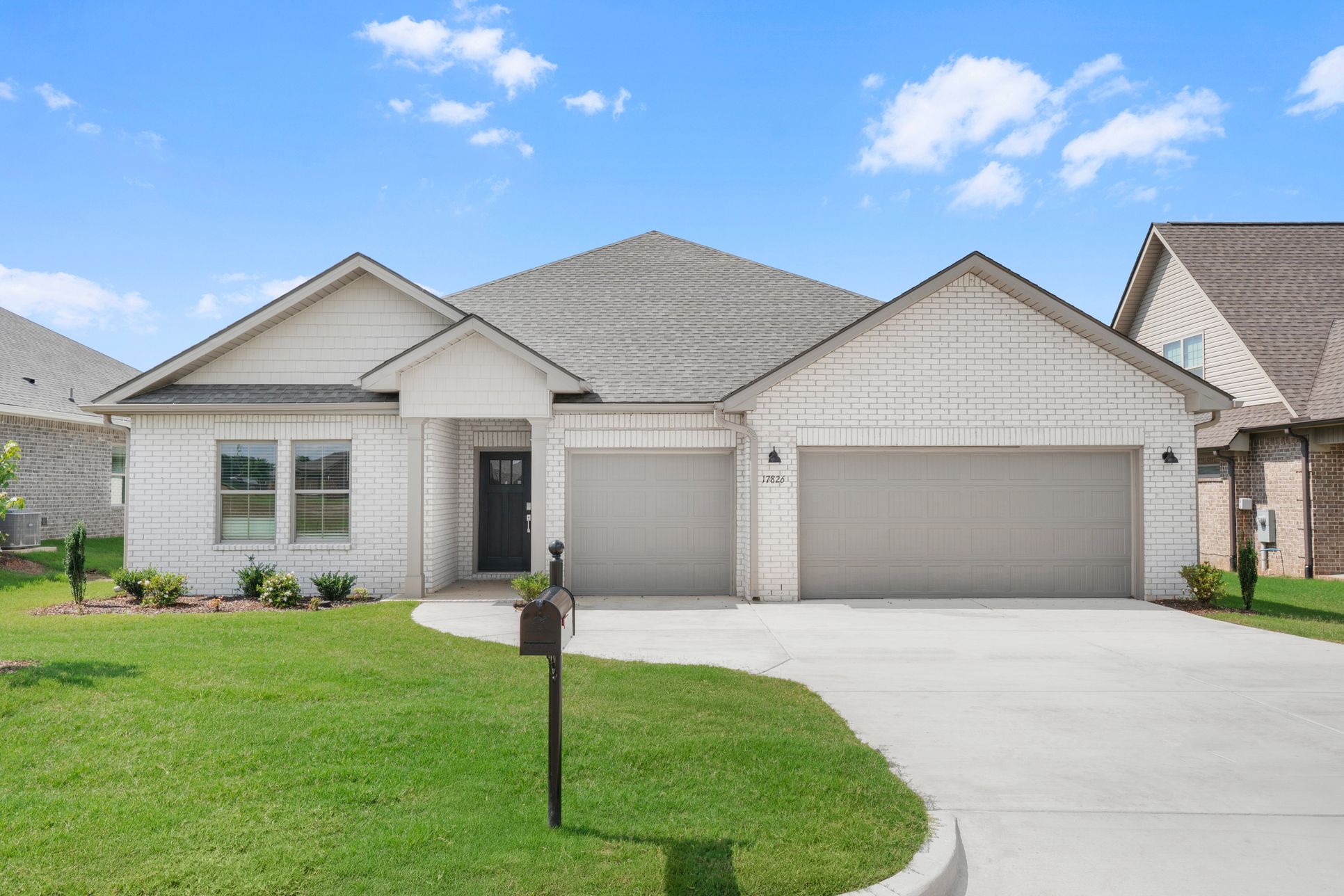 Exterior:Whispering Pines Medallion I I11 Front Exterior 1of2