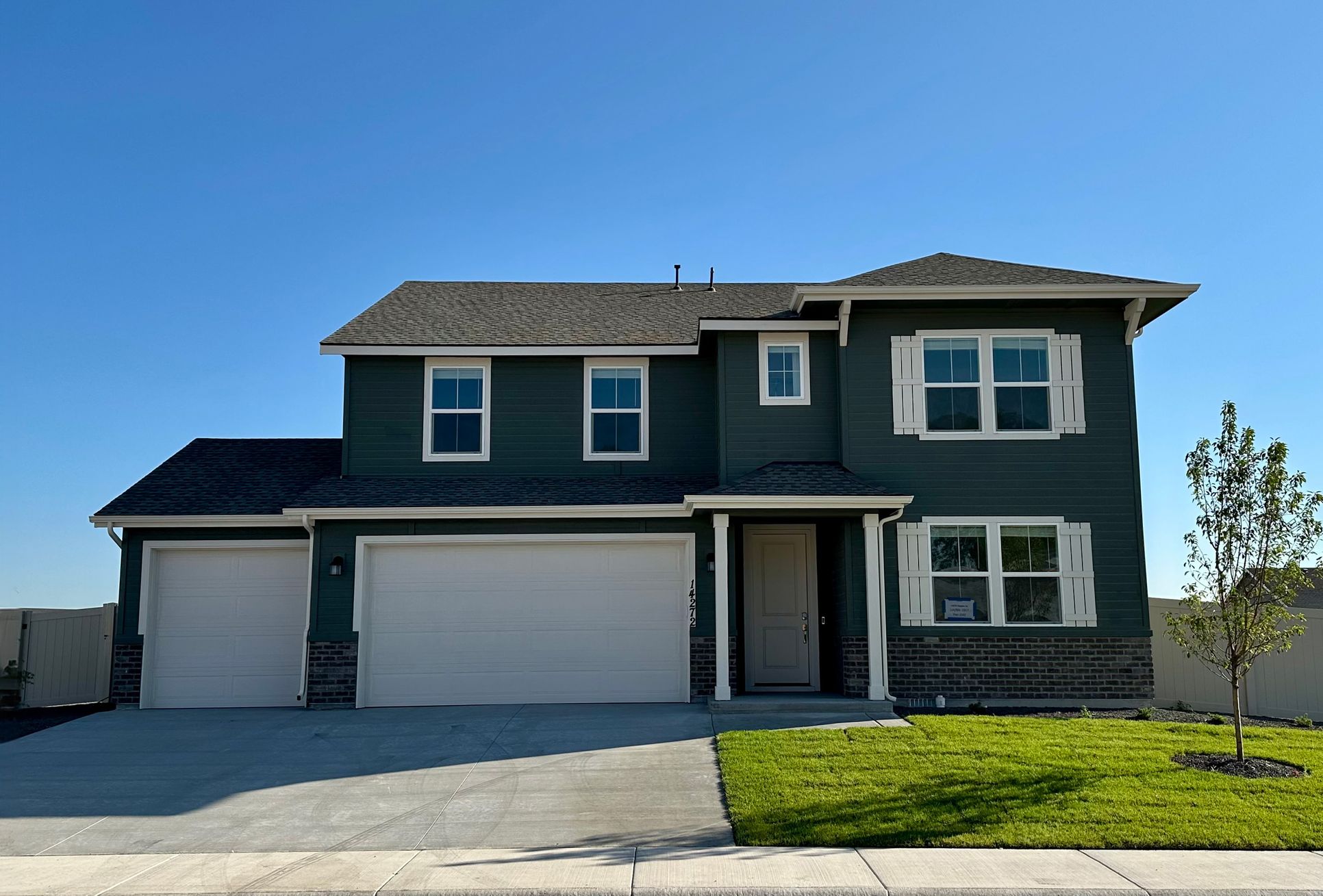 Exterior:Cirrus Pointe H S1917 Plan2542 2