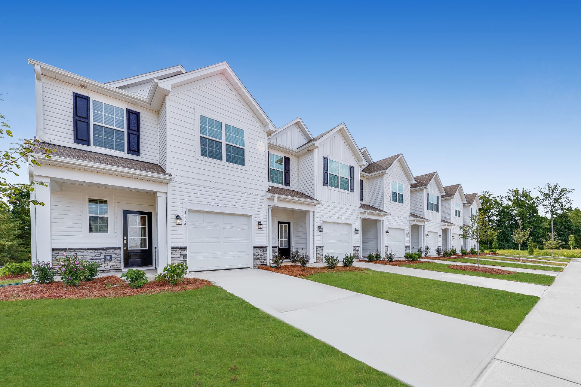 Exterior:Calebs Creek Glen Streetscape pic 7of7