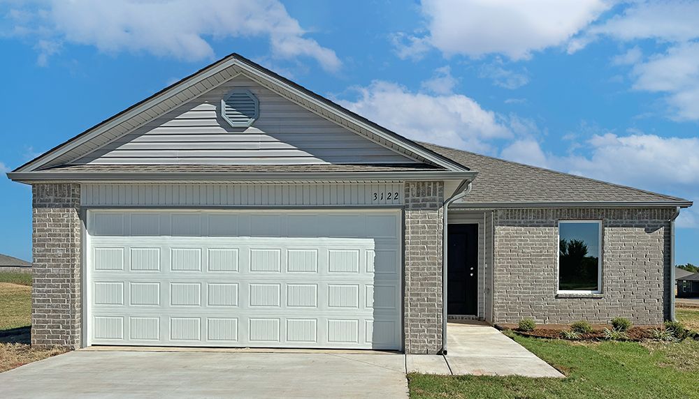 Exterior:3122 E Wells Ave Stillwater Los Rancheros RC Wright 1303 WEB