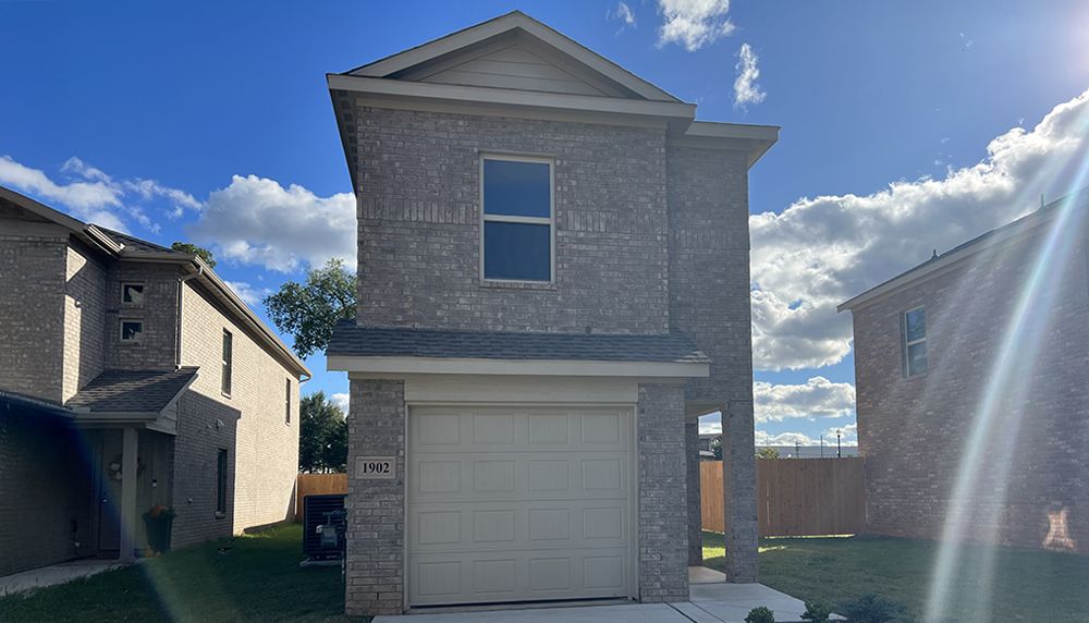 Exterior:Villages Norman 1902 Wolford Way Canelo 0326 WEB