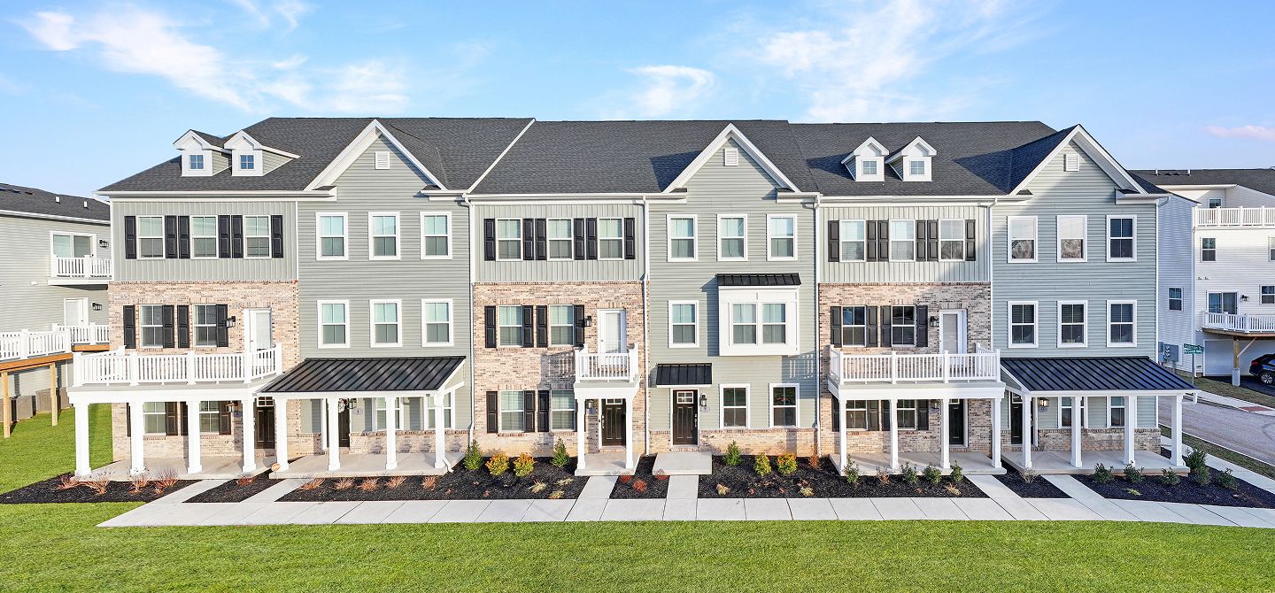 River Pointe Cambridge Luxe Exterior