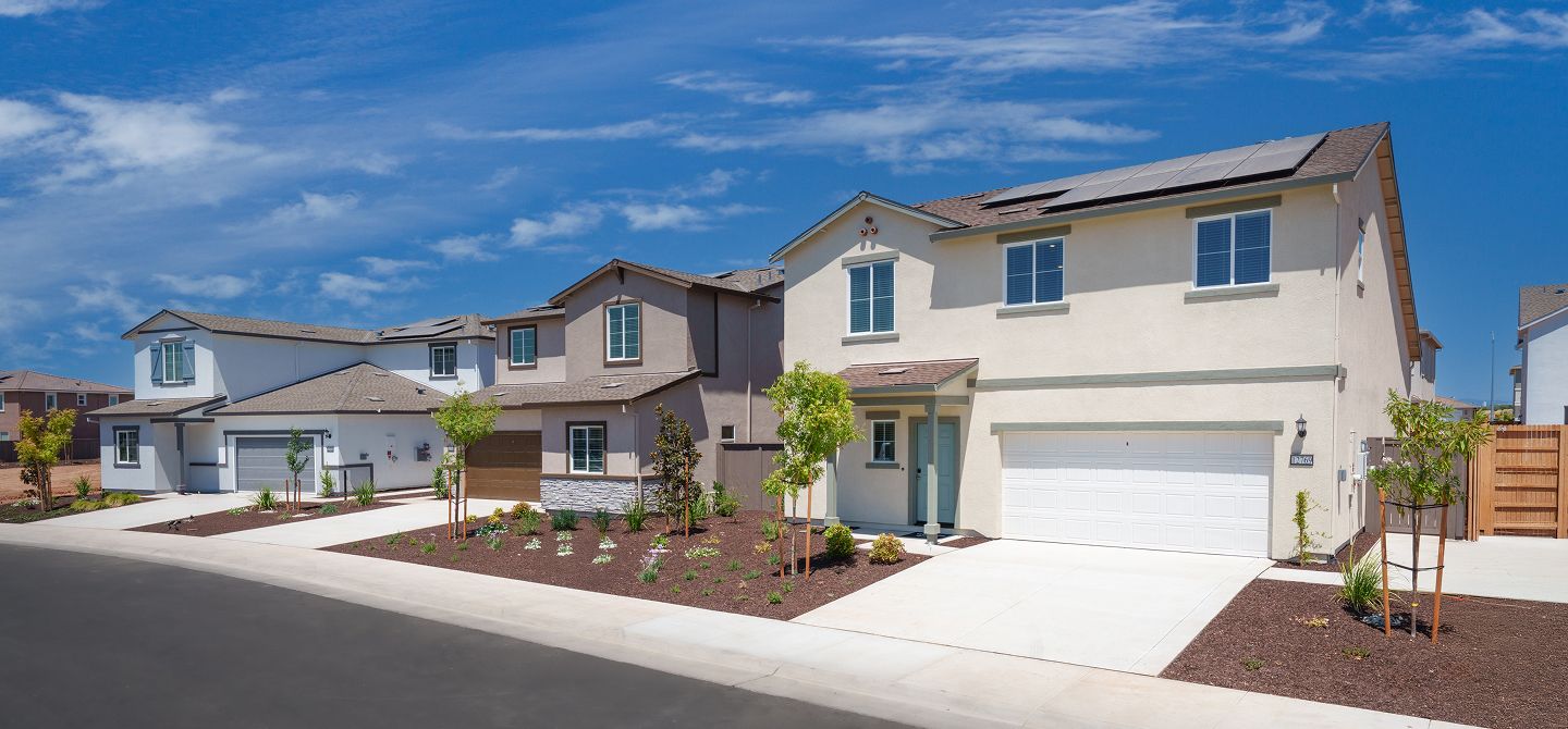 082525 Aqua The Preserve Streetscape