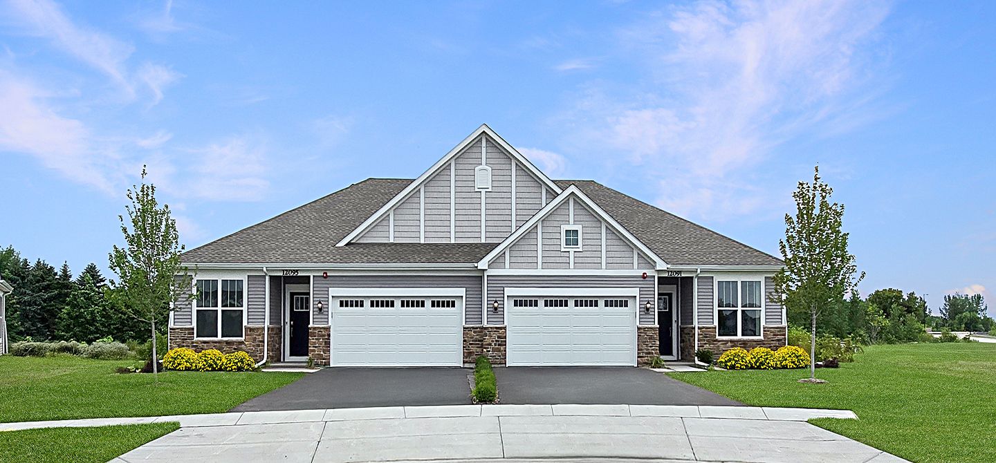 Duplex Regency Square Christie Streetscape