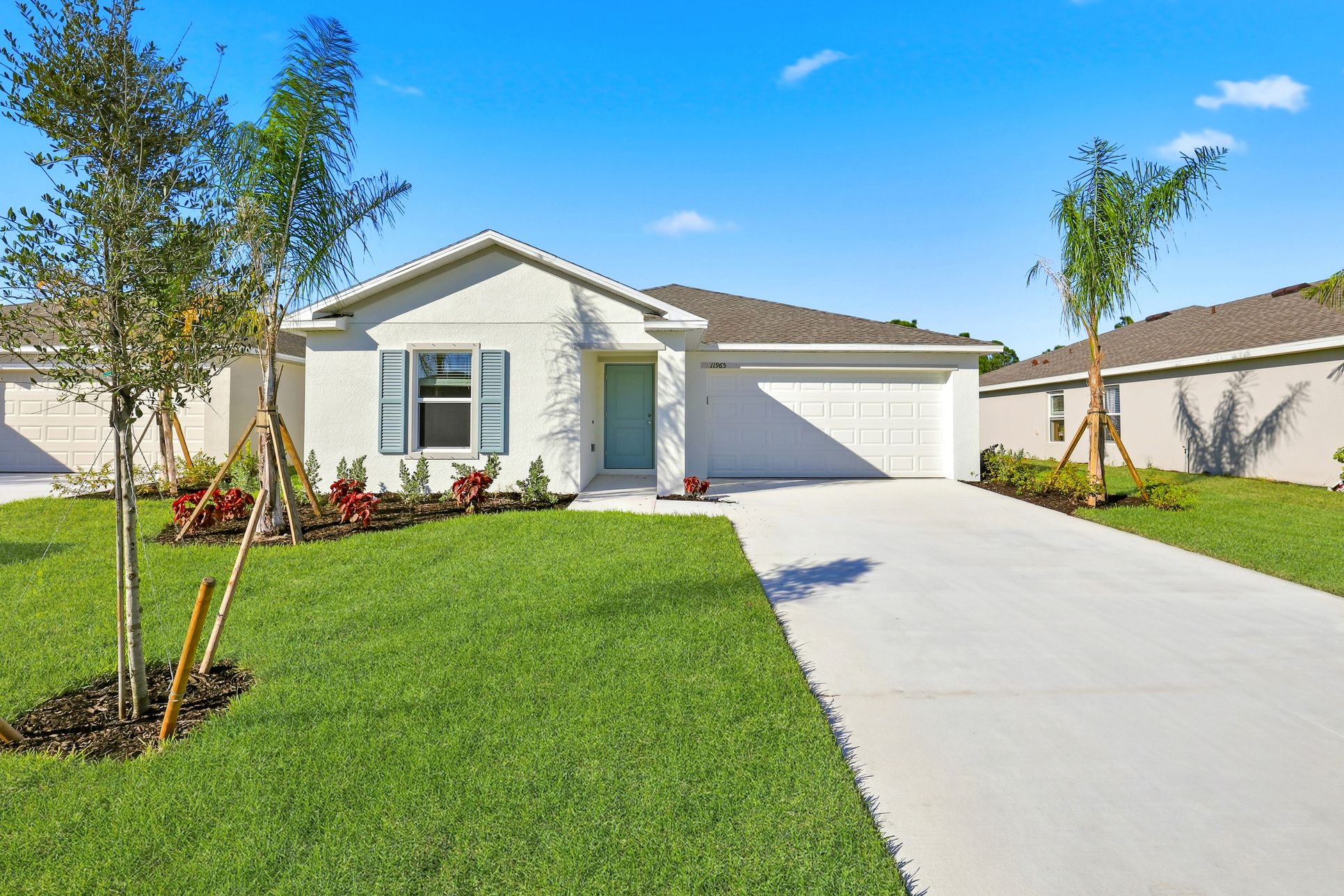 Exterior:Savanna Lakes Bloom 02