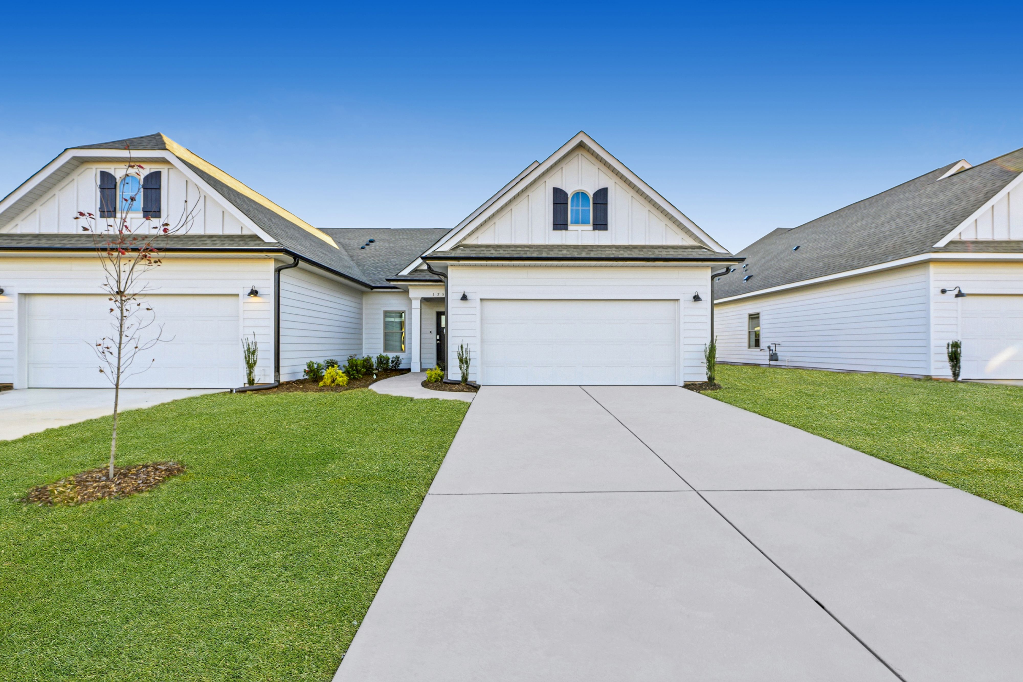 Exterior:Bradford Station Traditional Townhome End Exterior 1of2