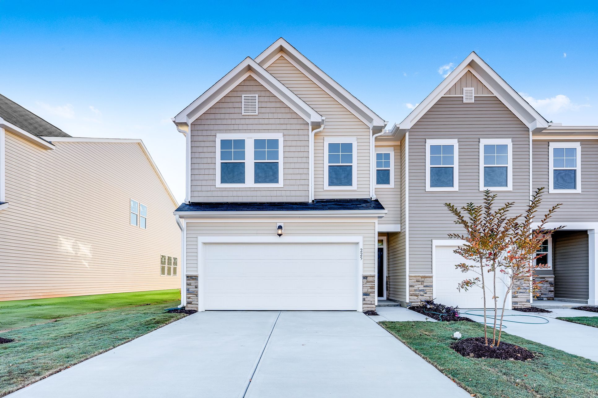 Exterior:Finley Grayson 212