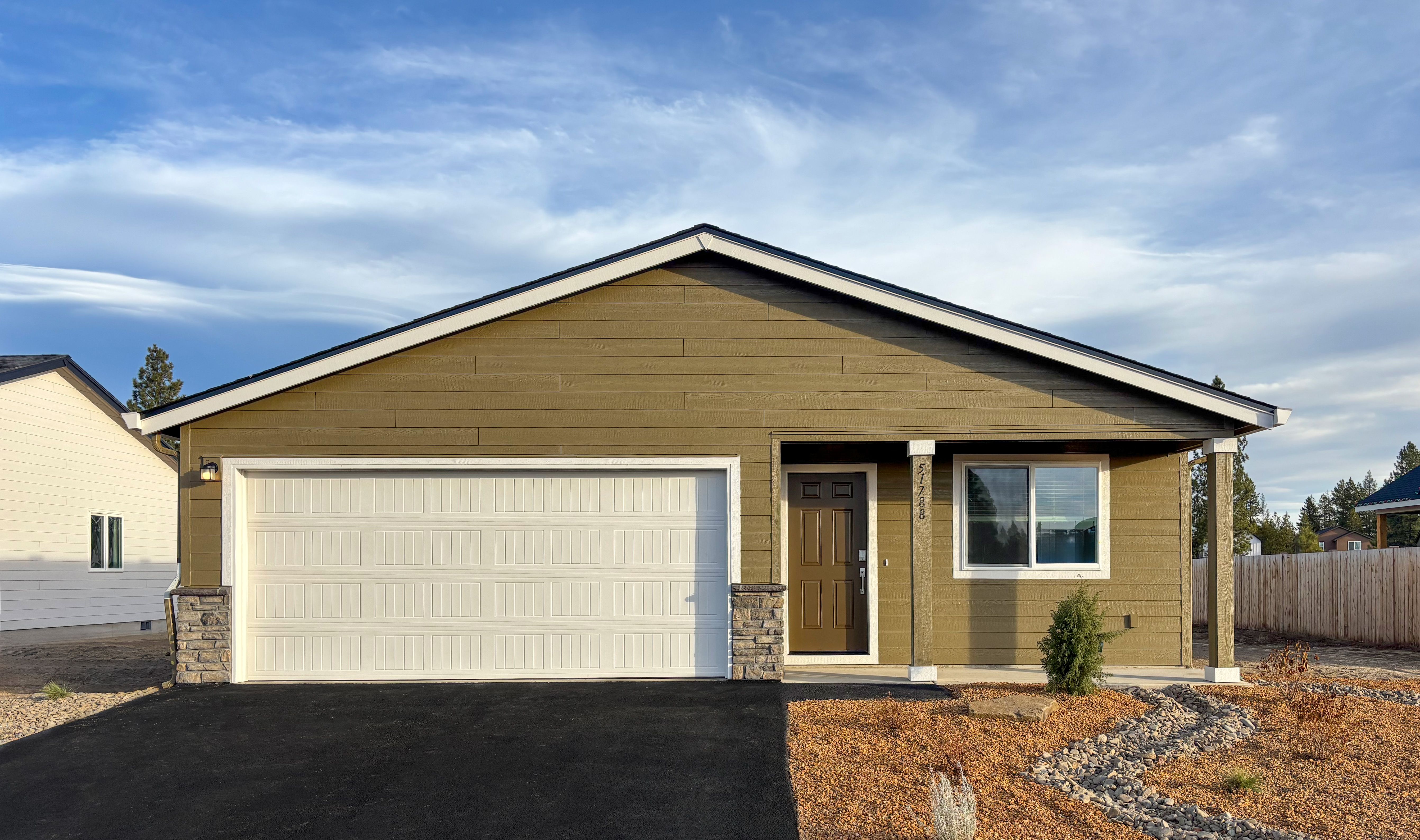 Exterior:Reserveinthe Pines Ontario QMI H S139 Exterior