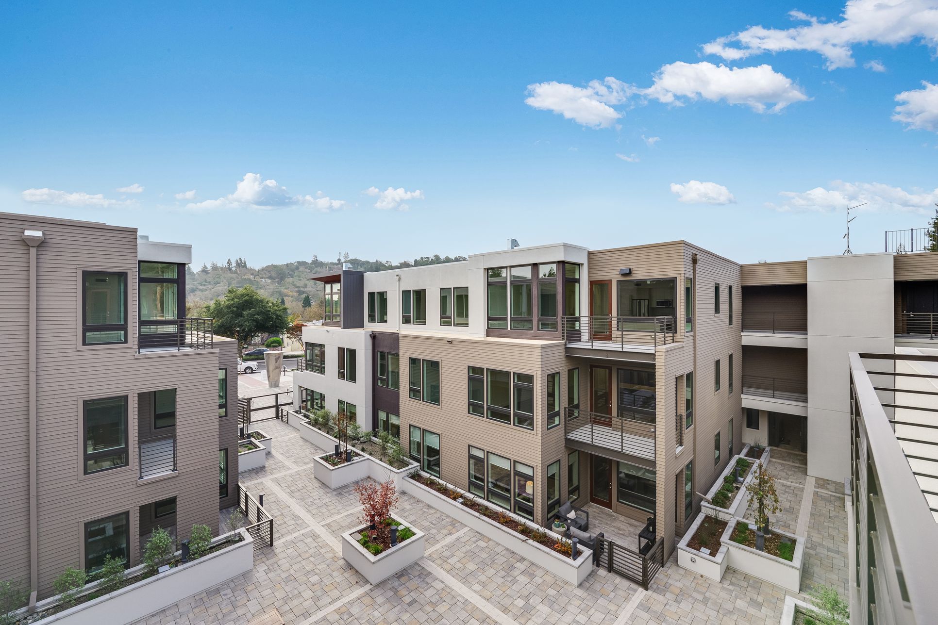 Exterior:Brant Residence E215 2