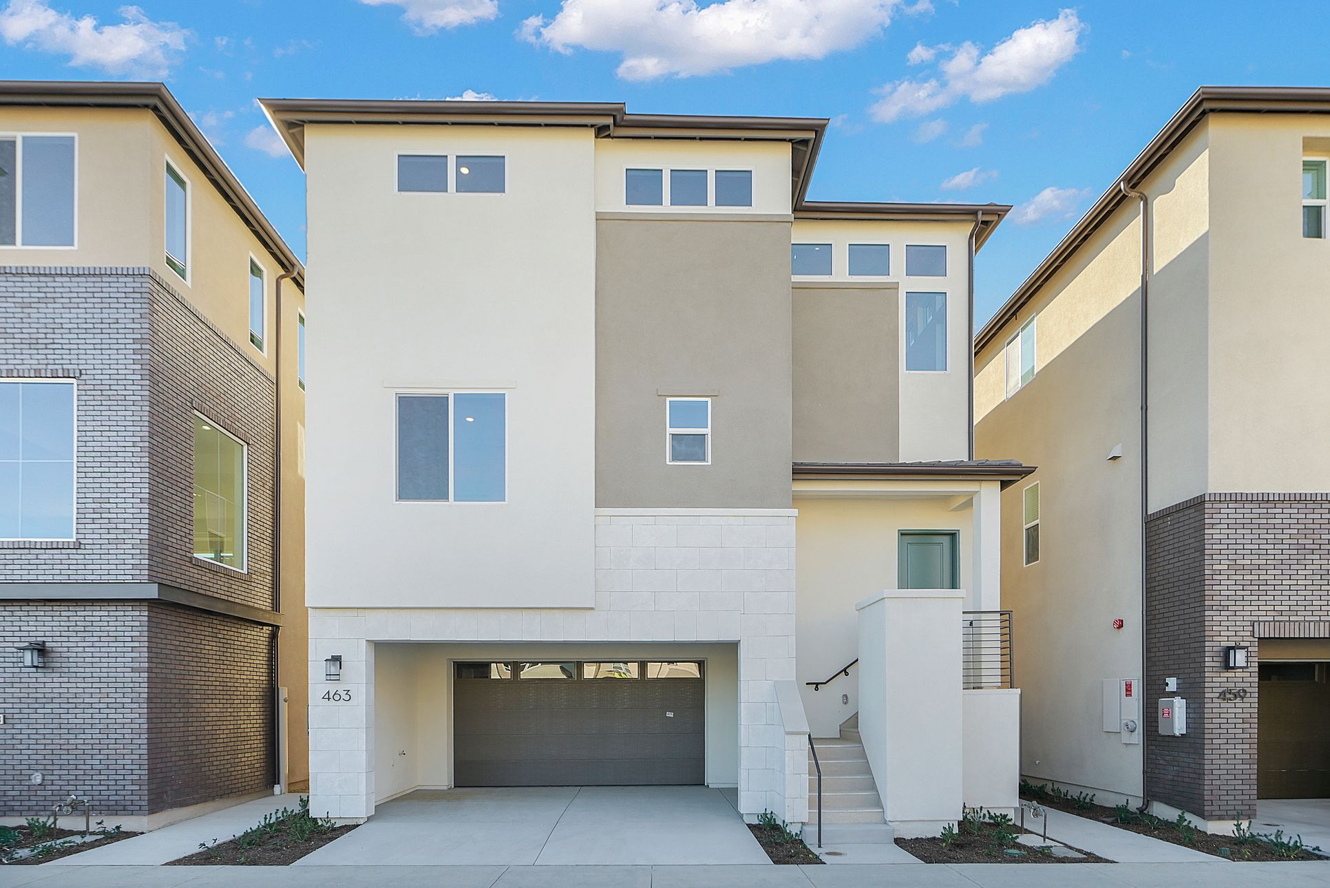 Exterior:Apex Hill District 4 C 1