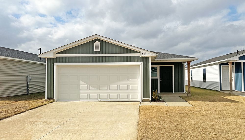 Exterior:211 N Cattle Dr WEB