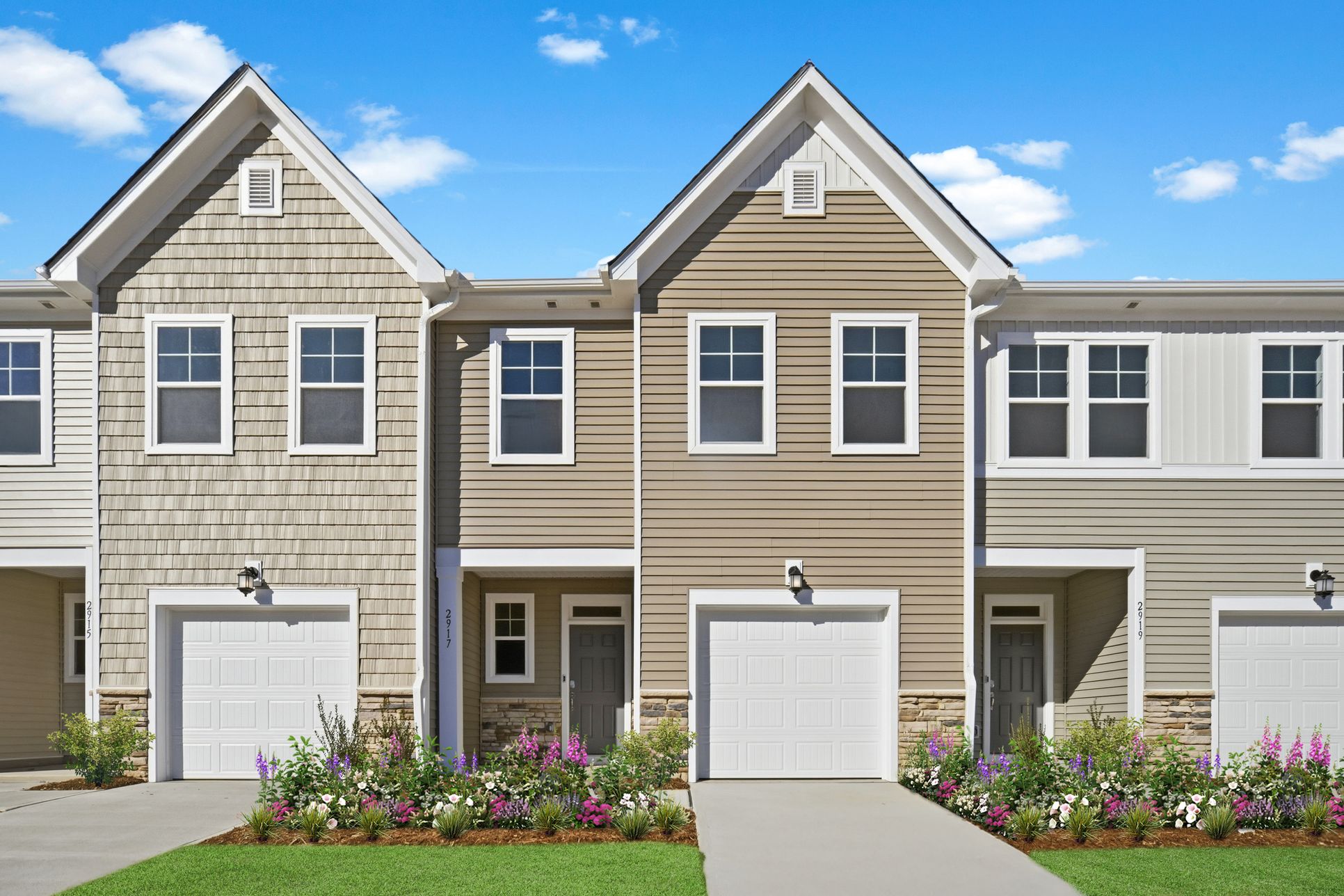 Exterior:Everlee Carson II QMI 228 Front 1of2