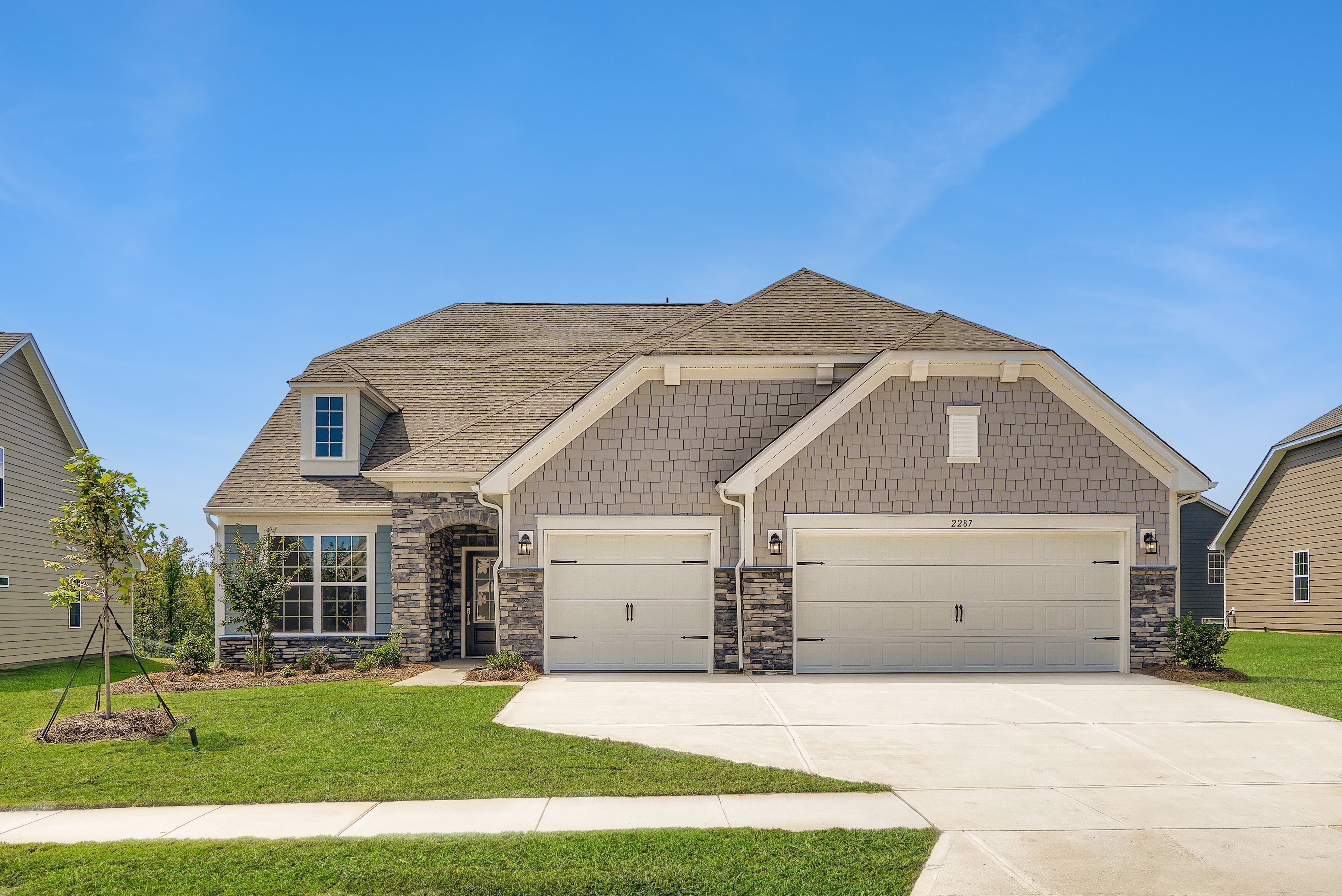 Exterior:2287 Moon Crest Road Print Quality 001 01 Exterior Front Edit