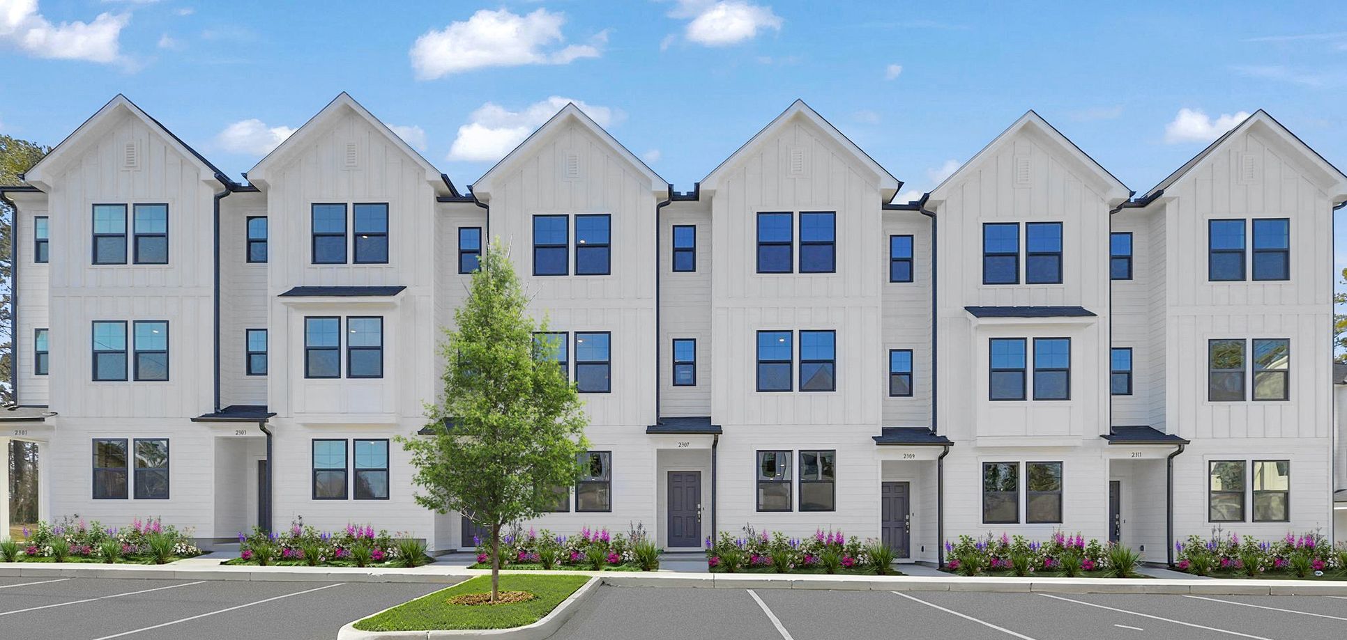 Exterior:Elm Grove Jackson QMI 24 Front 1of2