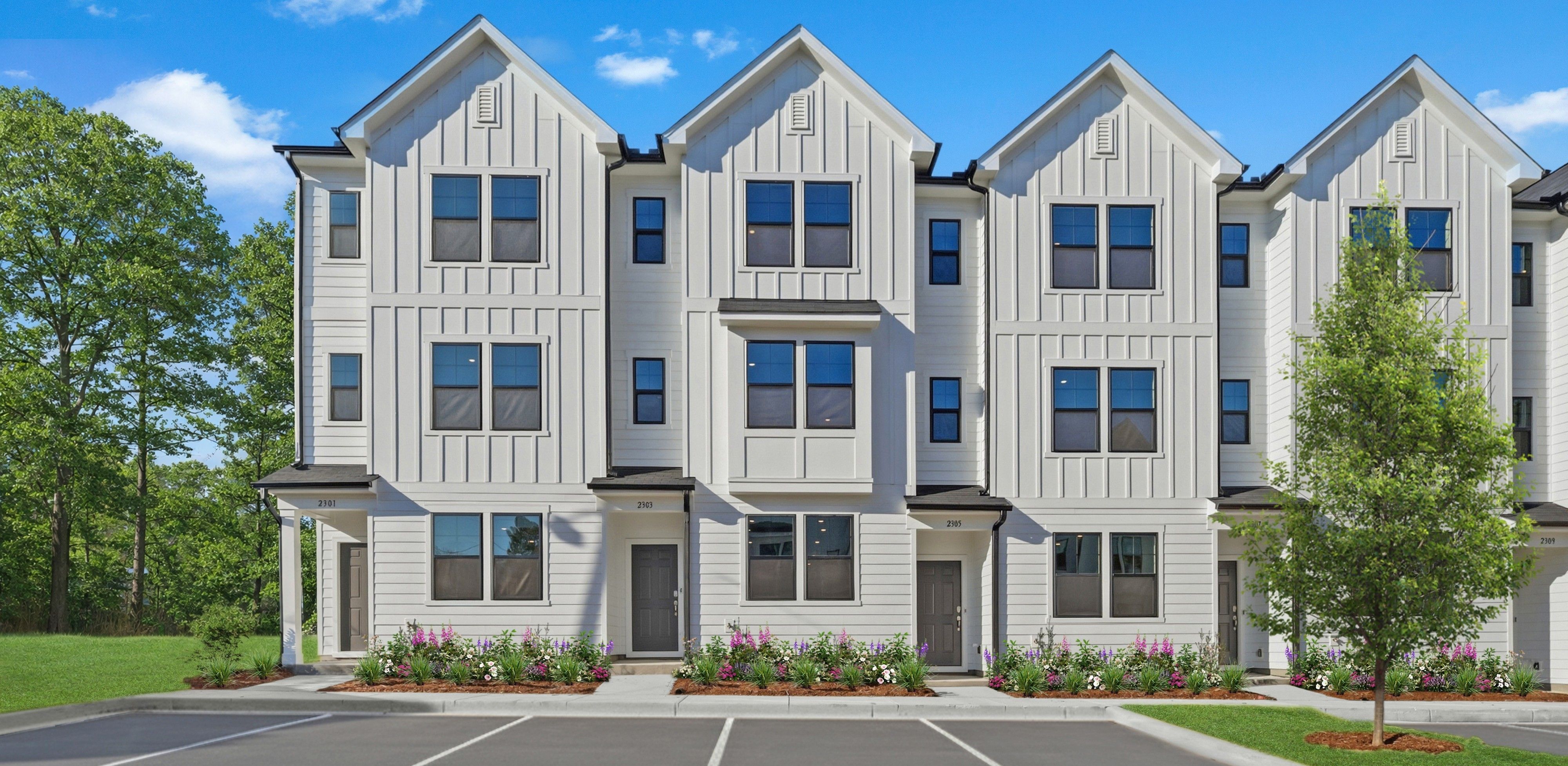 Exterior:Elm Grove Jackson QMI 22 Front 1of3