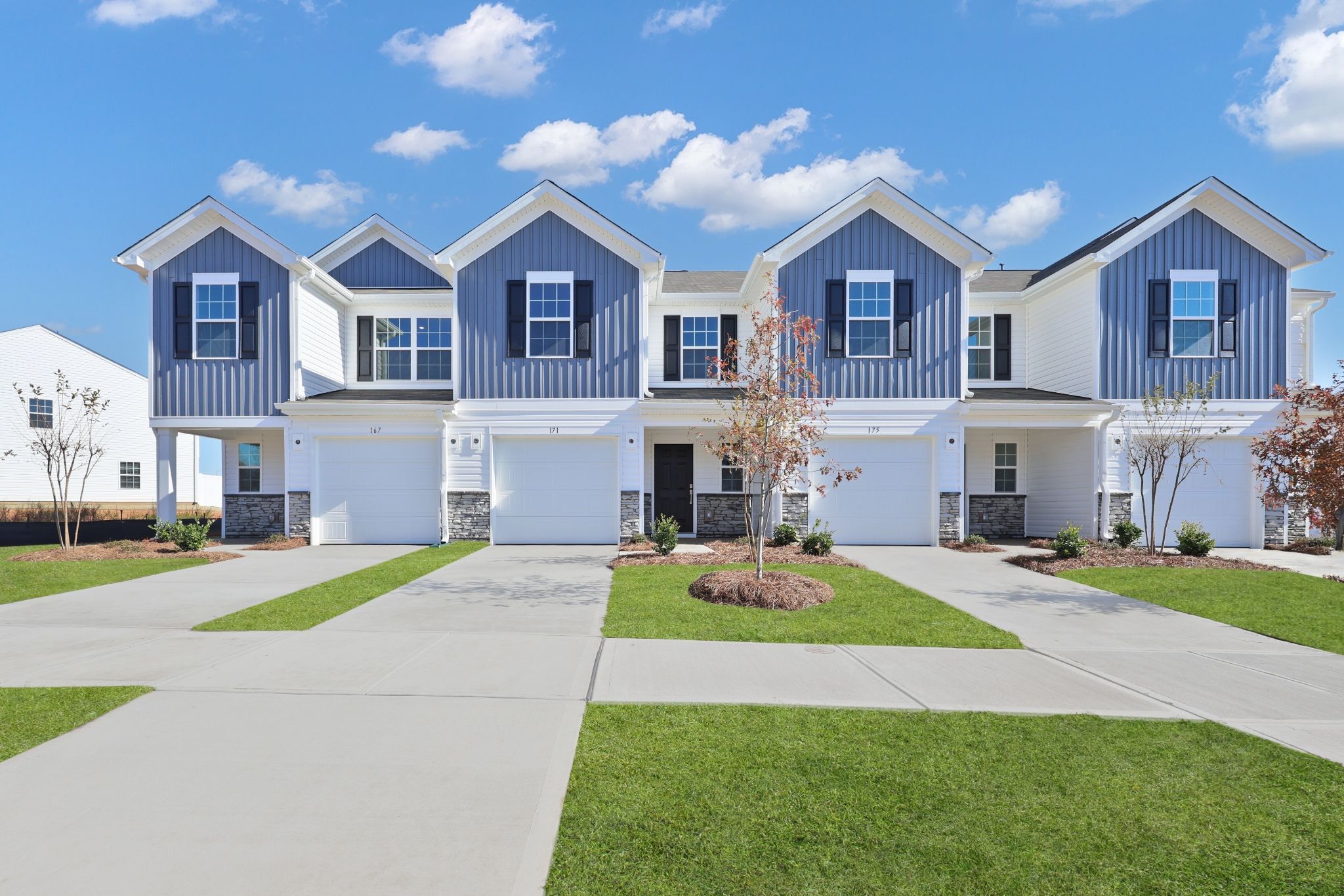 Exterior:Kings Crossing Timbers Chestnut 02