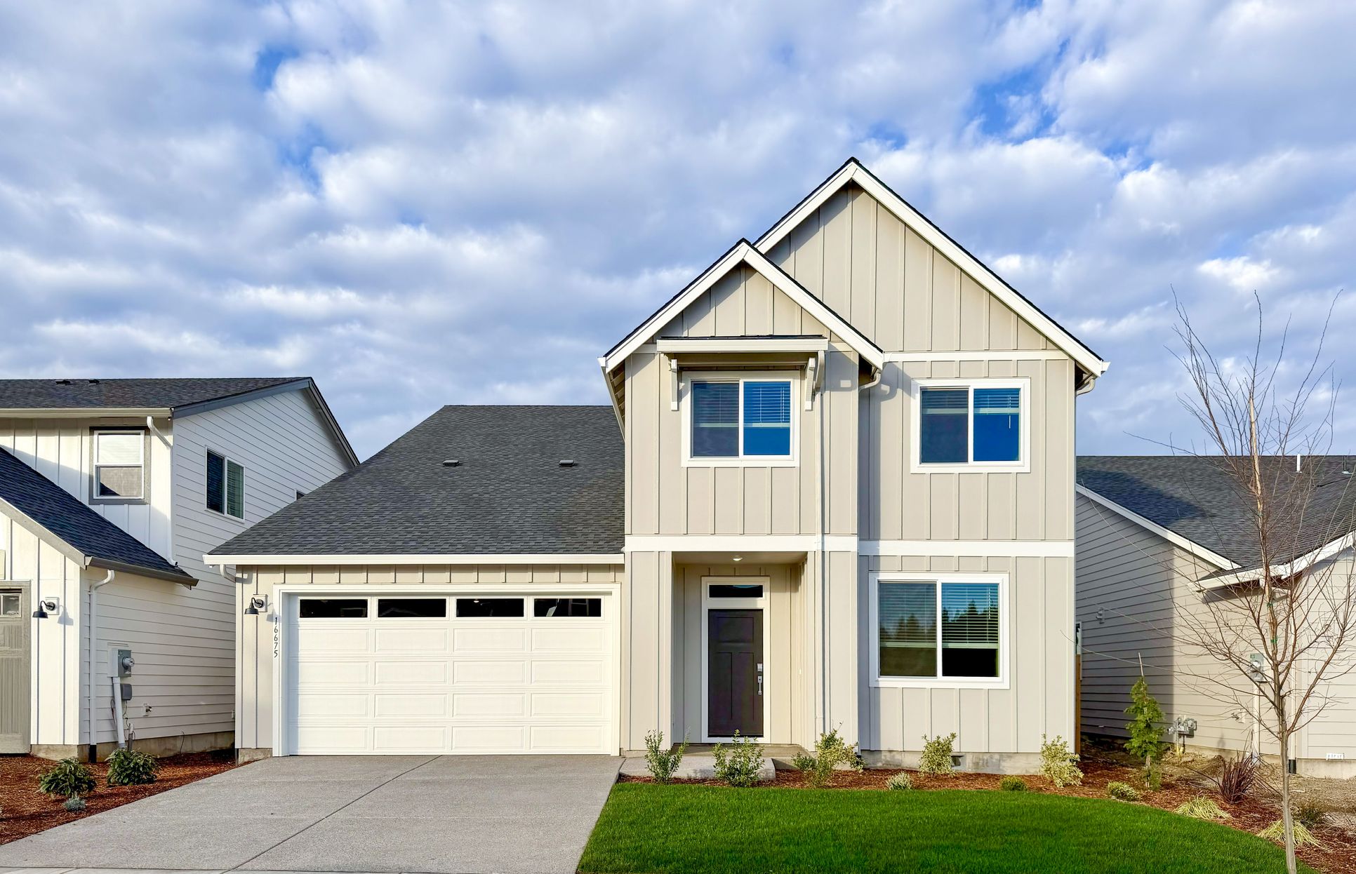 Exterior:South River Terrace Sellwood QMI H S82 Exterior