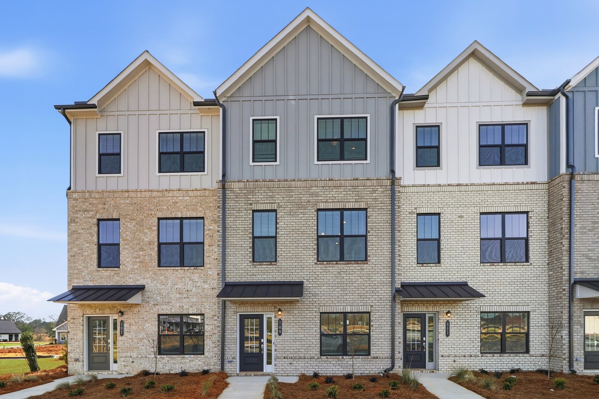 Exterior:Encore Townhomes Applause 3