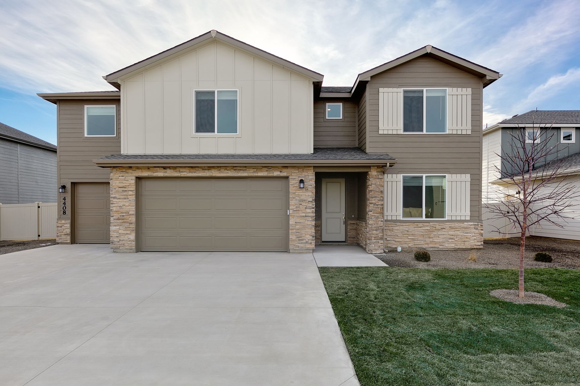 Exterior:Pic Soterra Maple 4408 Portofino H S1901 Exterior1of2