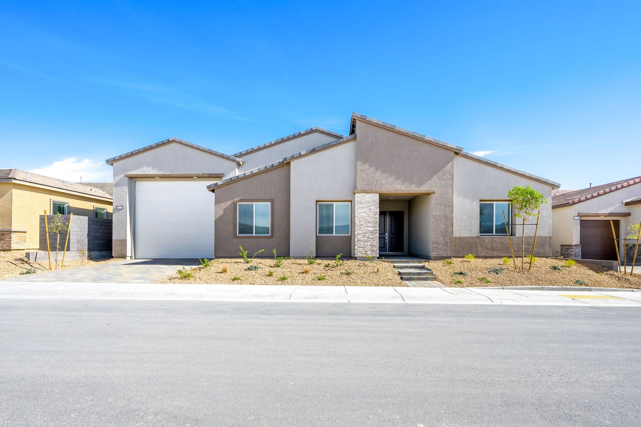 Exterior:1 web or mls Lennar  10142 Diana Summit St 01