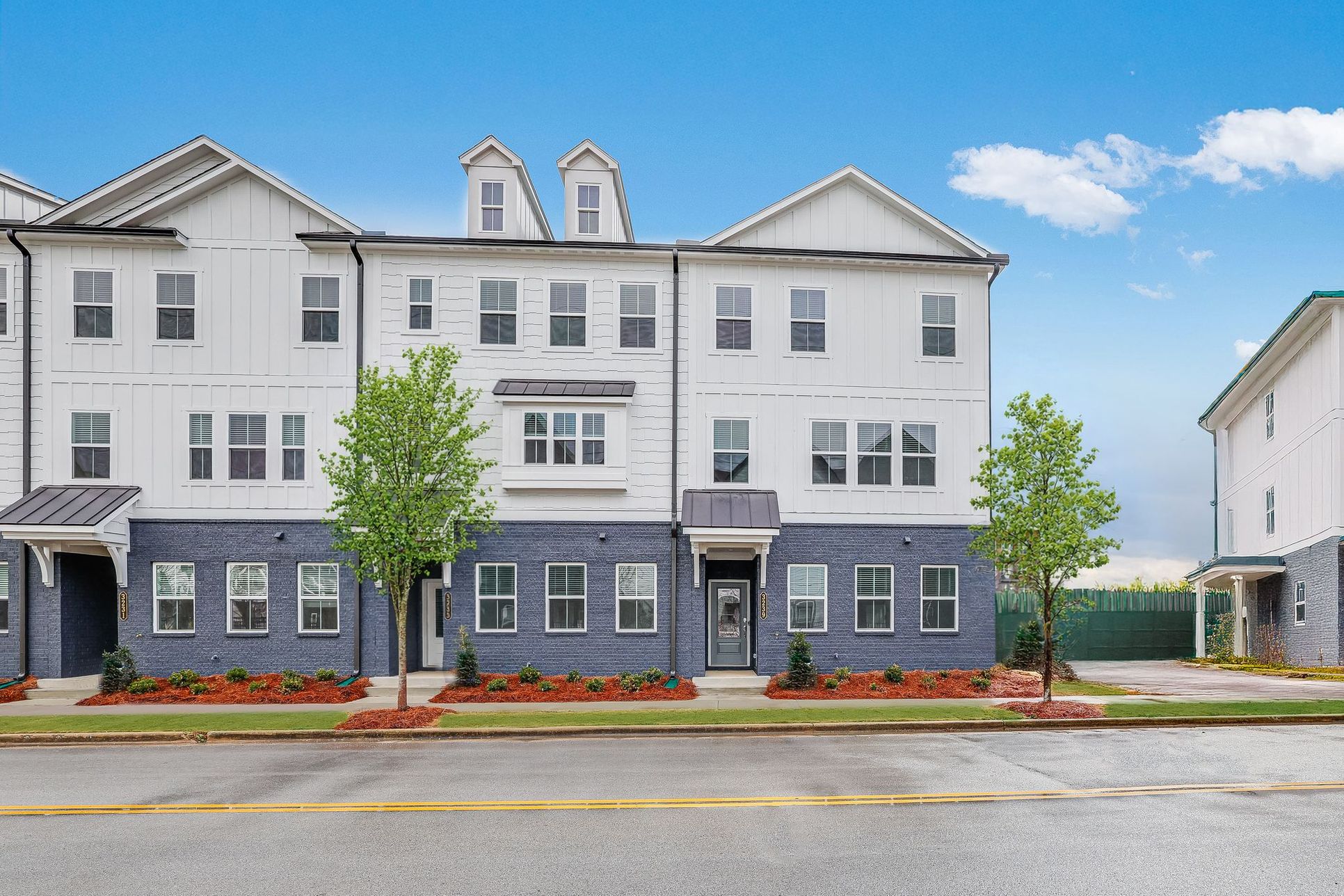 Exterior:Borough33 Townhomes Oakwood 4 (1)