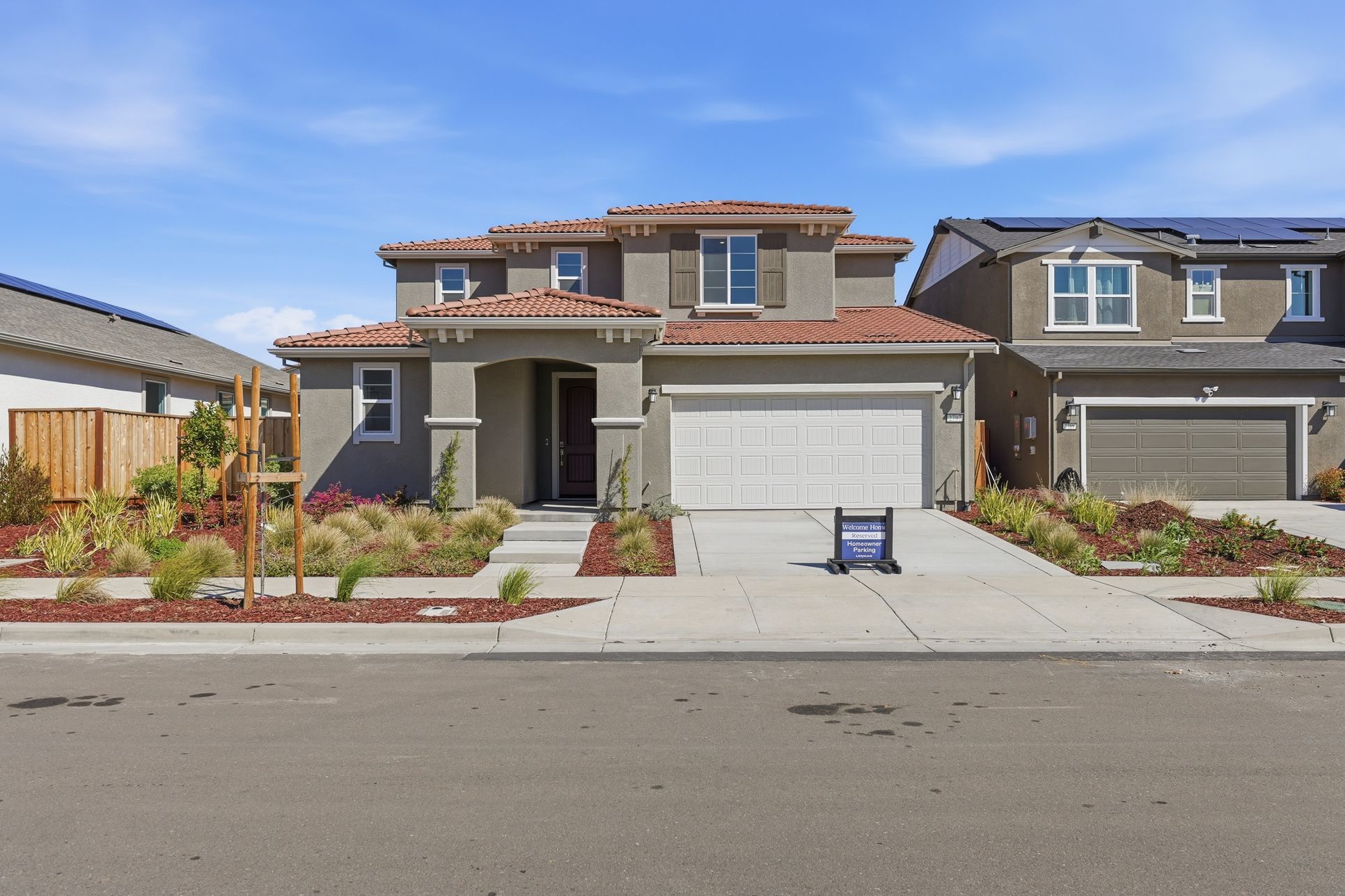 Exterior:Crestwick Residence3 1