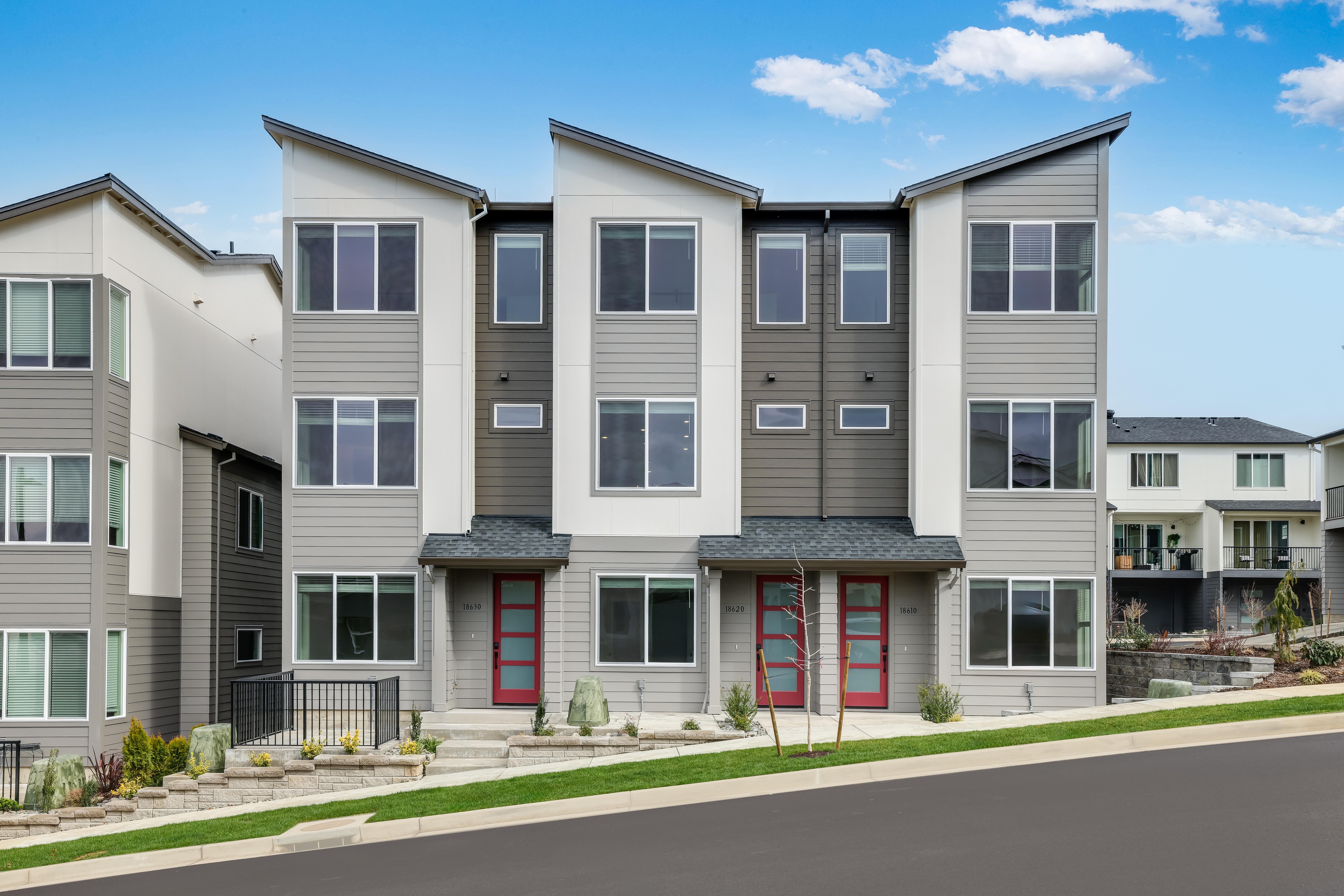 Exterior:Scholl Heights 1817 1