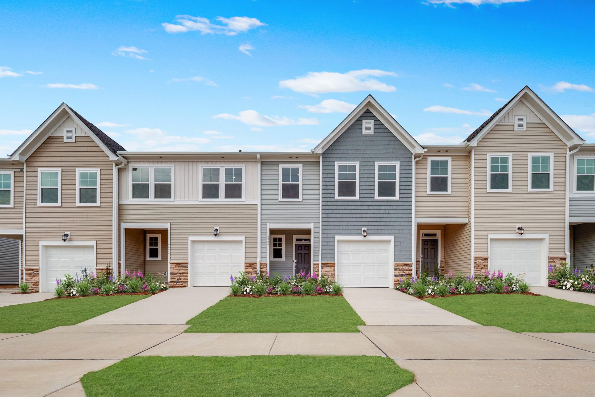 Exterior:Everlee Carson II QMI 237 Front 1of4