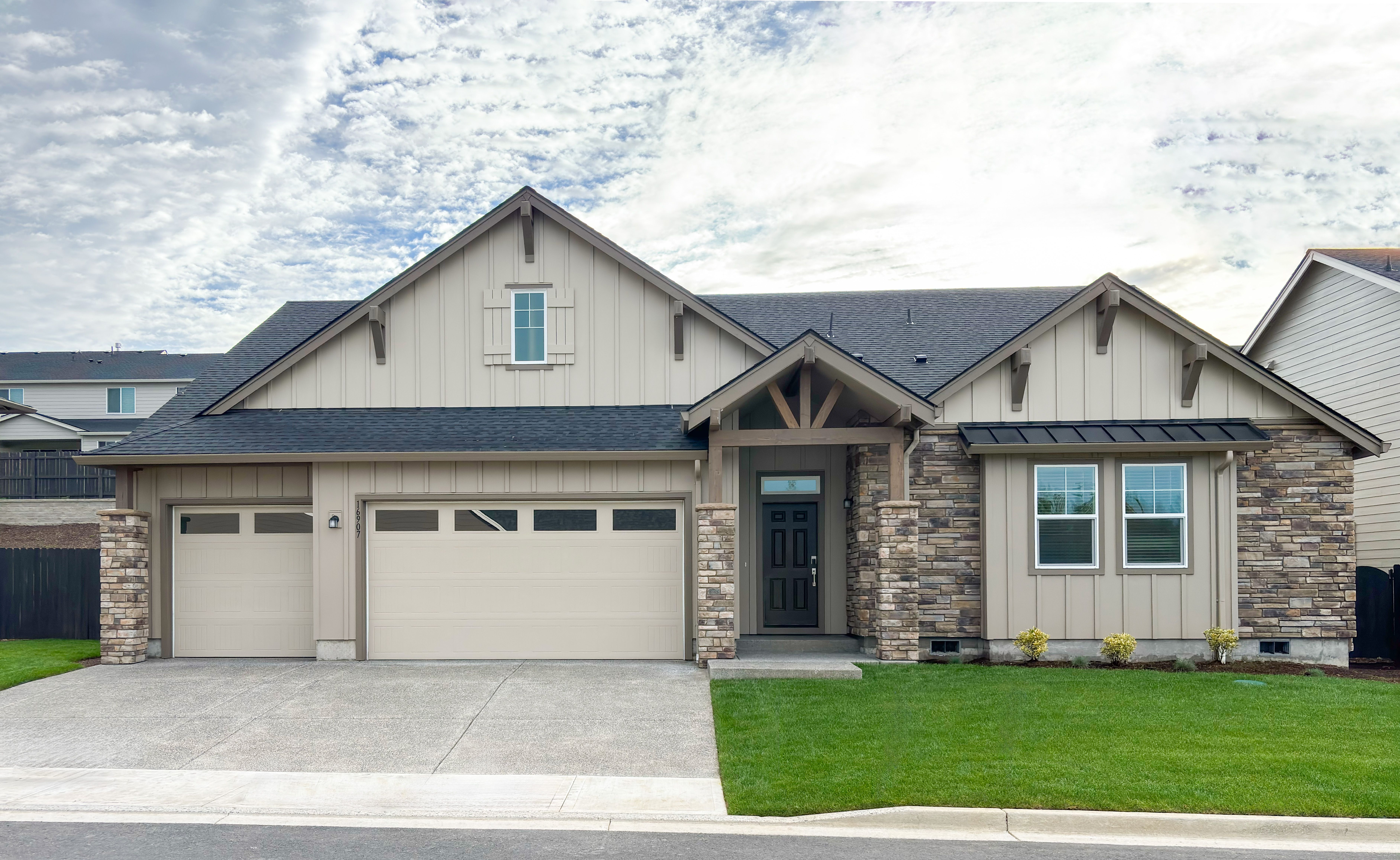 Exterior:Salmon Creek Ridge Eaton QMI H S55 Exterior