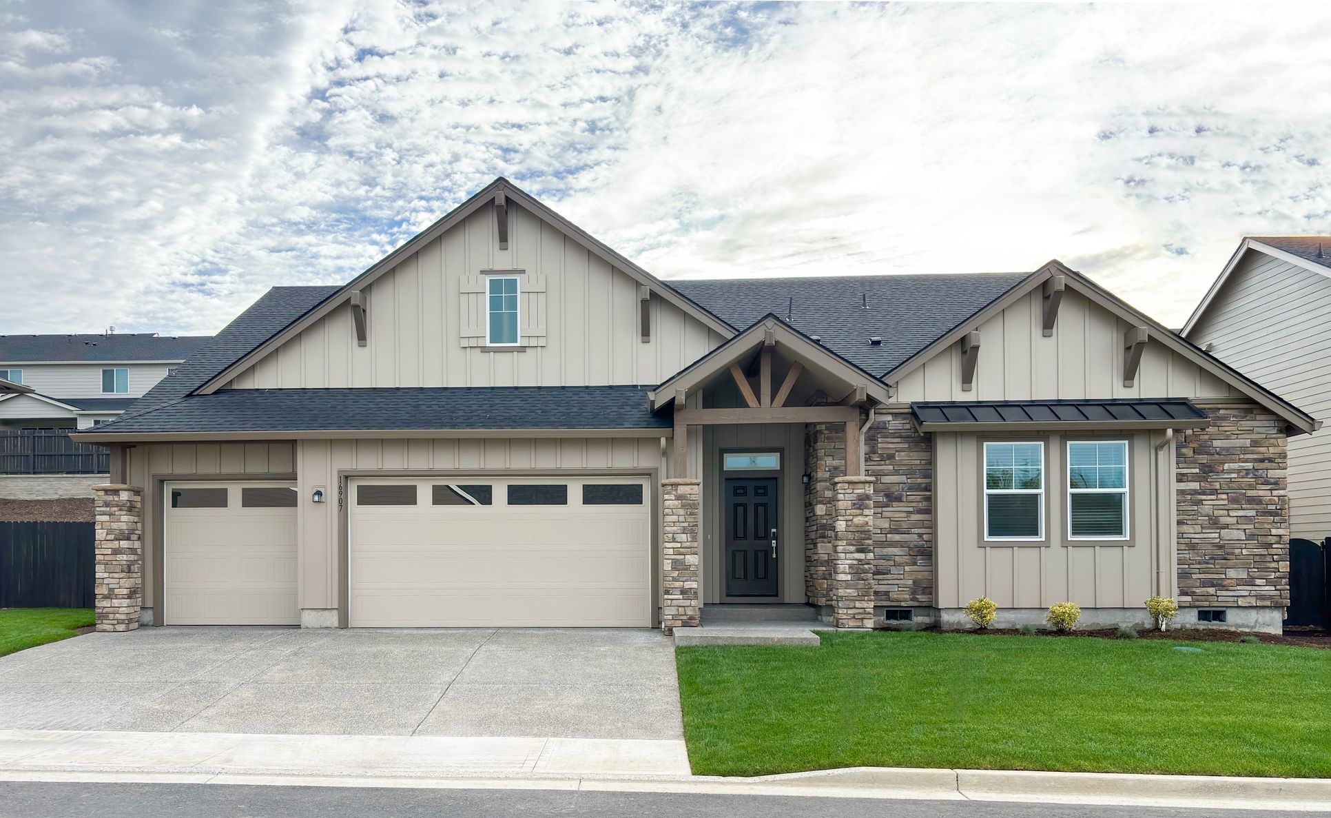 Exterior:Salmon Creek Ridge Eaton QMI H S55 Exterior