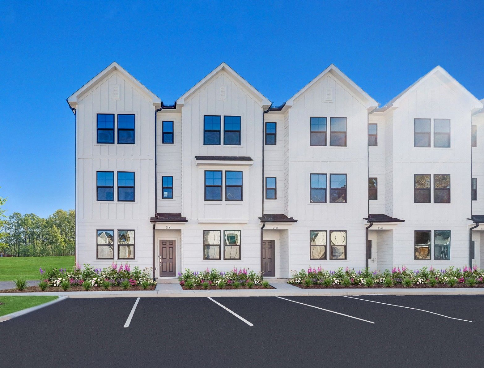 Exterior:Elm Grove Jackson QMI 15 Front 1of1