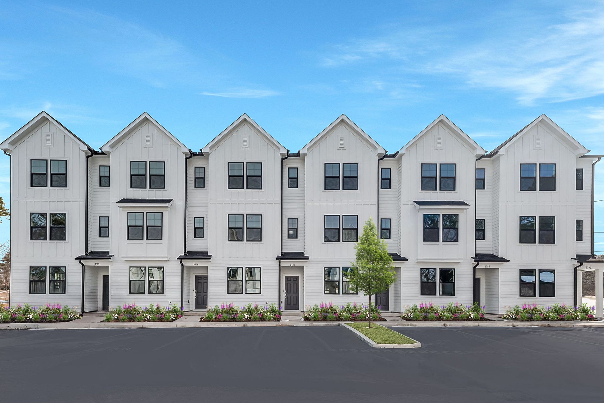 Exterior:Elm Grove Jackson QMI 17 Front 1of3