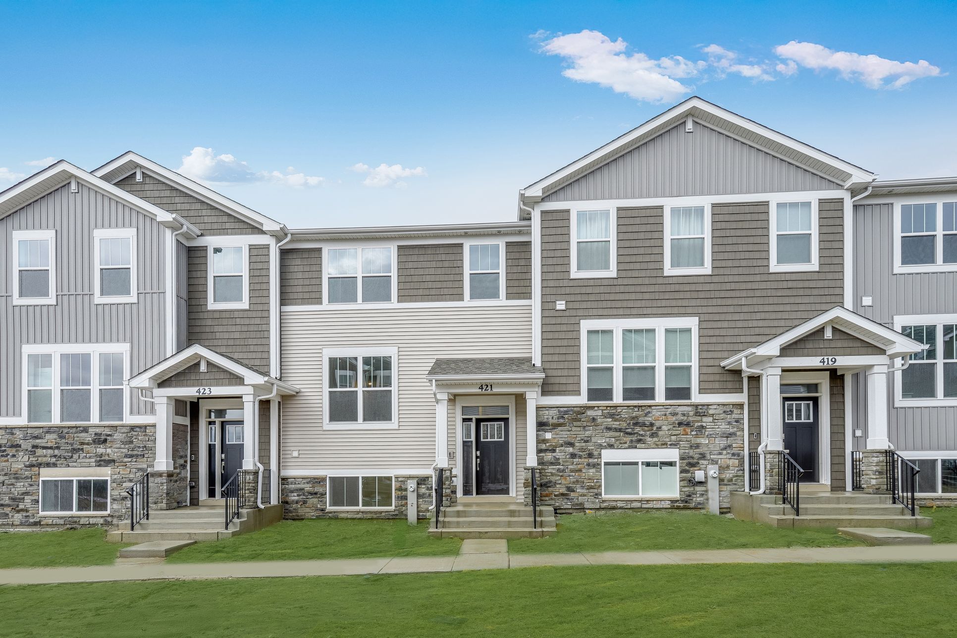 Exterior:Oaksof Volo Amherst 2 (1)