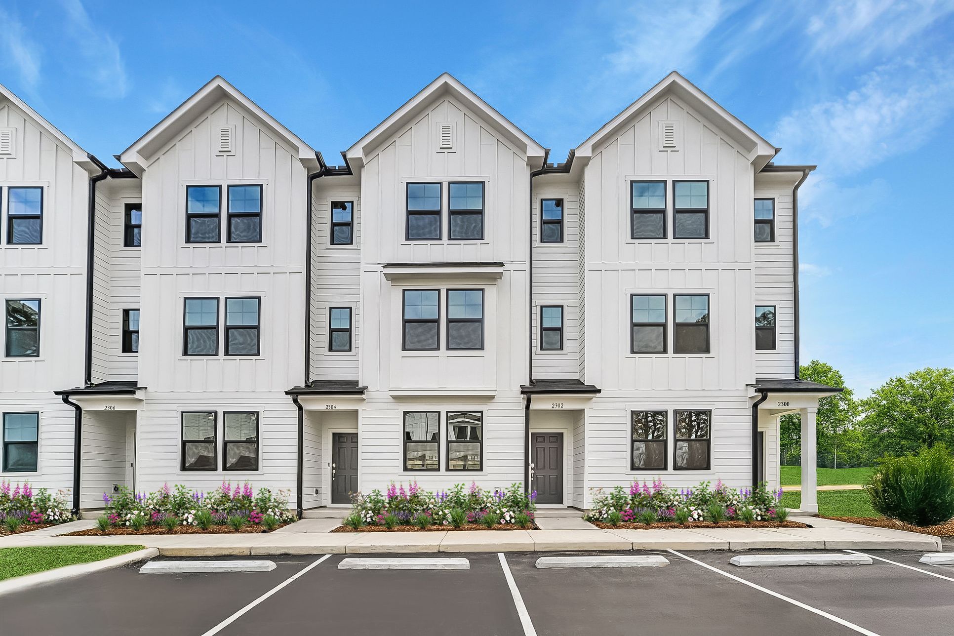 Exterior:Elm Grove Jackson QMI 19 Front 1of2