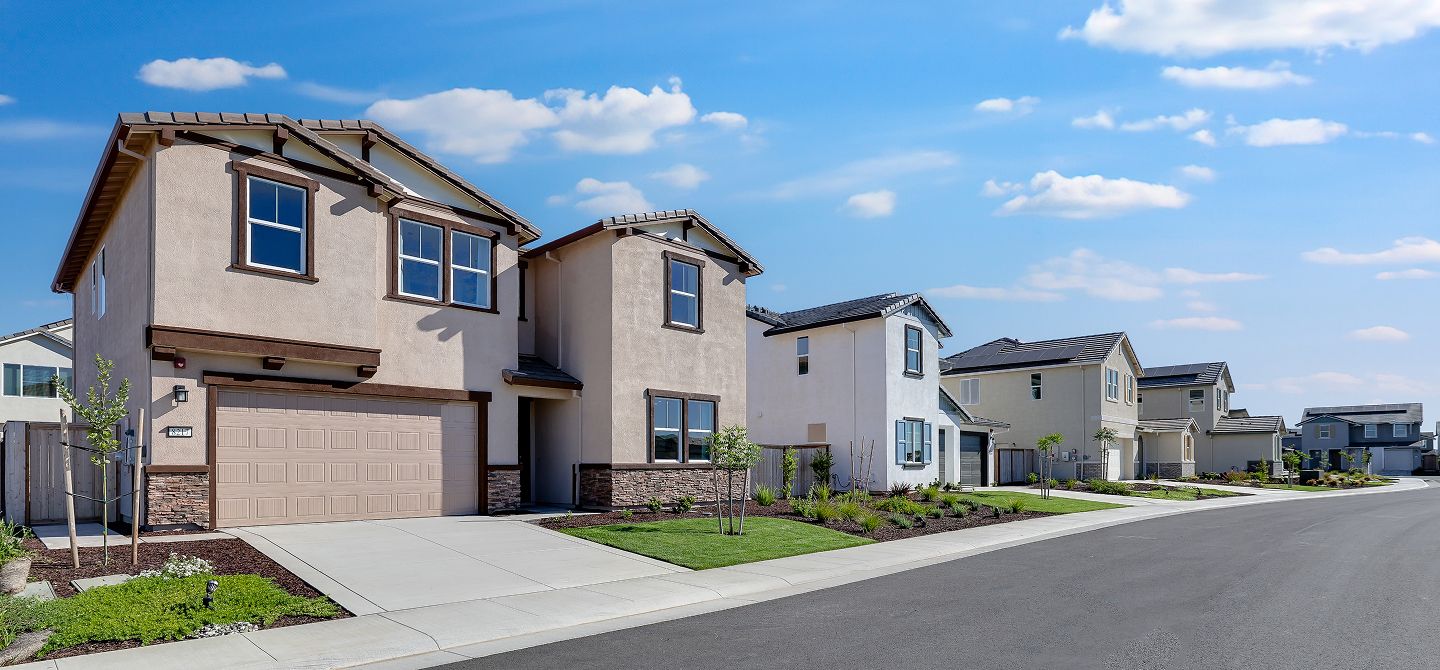 Symphony Arbor Ranch Streetscape 2of2