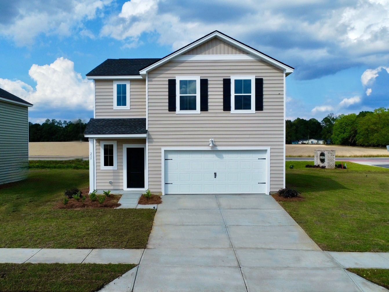 Exterior:65 Broadmoor