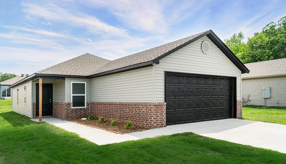 Exterior:25 maddison rachel 005 print grass WEB