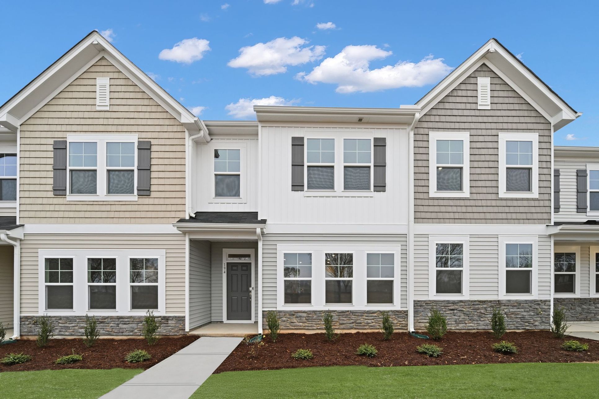 Exterior:Parker Ridge Sutton QMI 49 Front 1of2