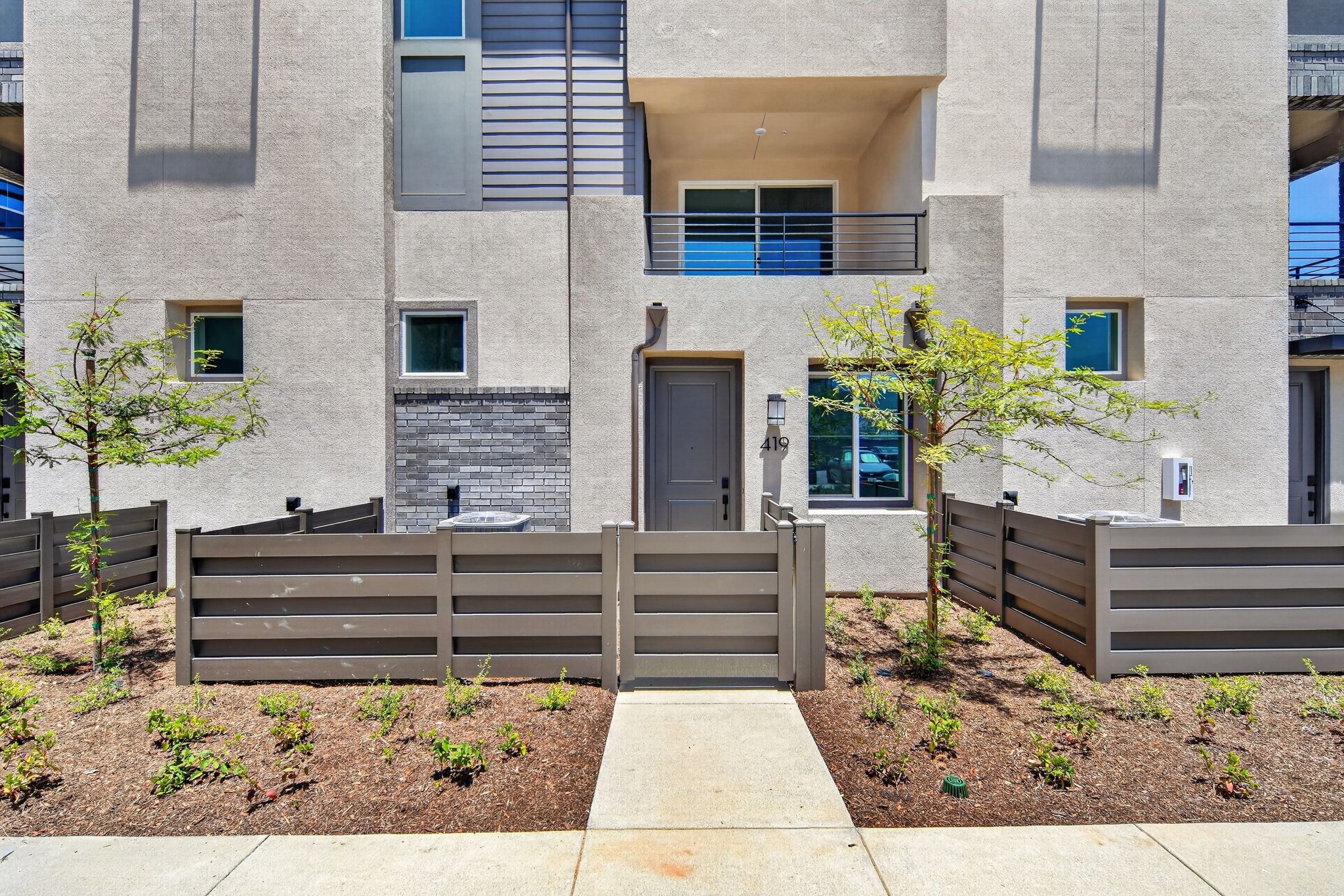 Exterior:Element 2 2