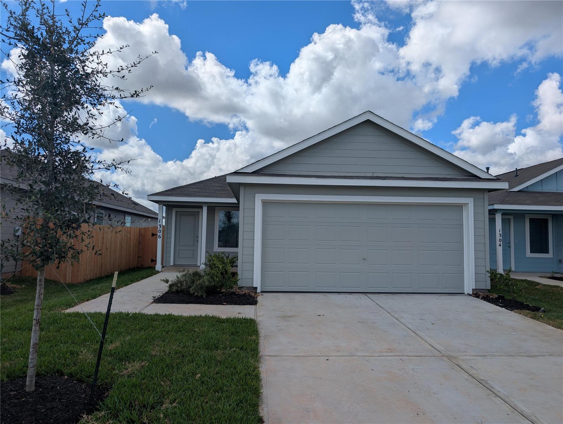 Exterior:1306 Charlotte Way