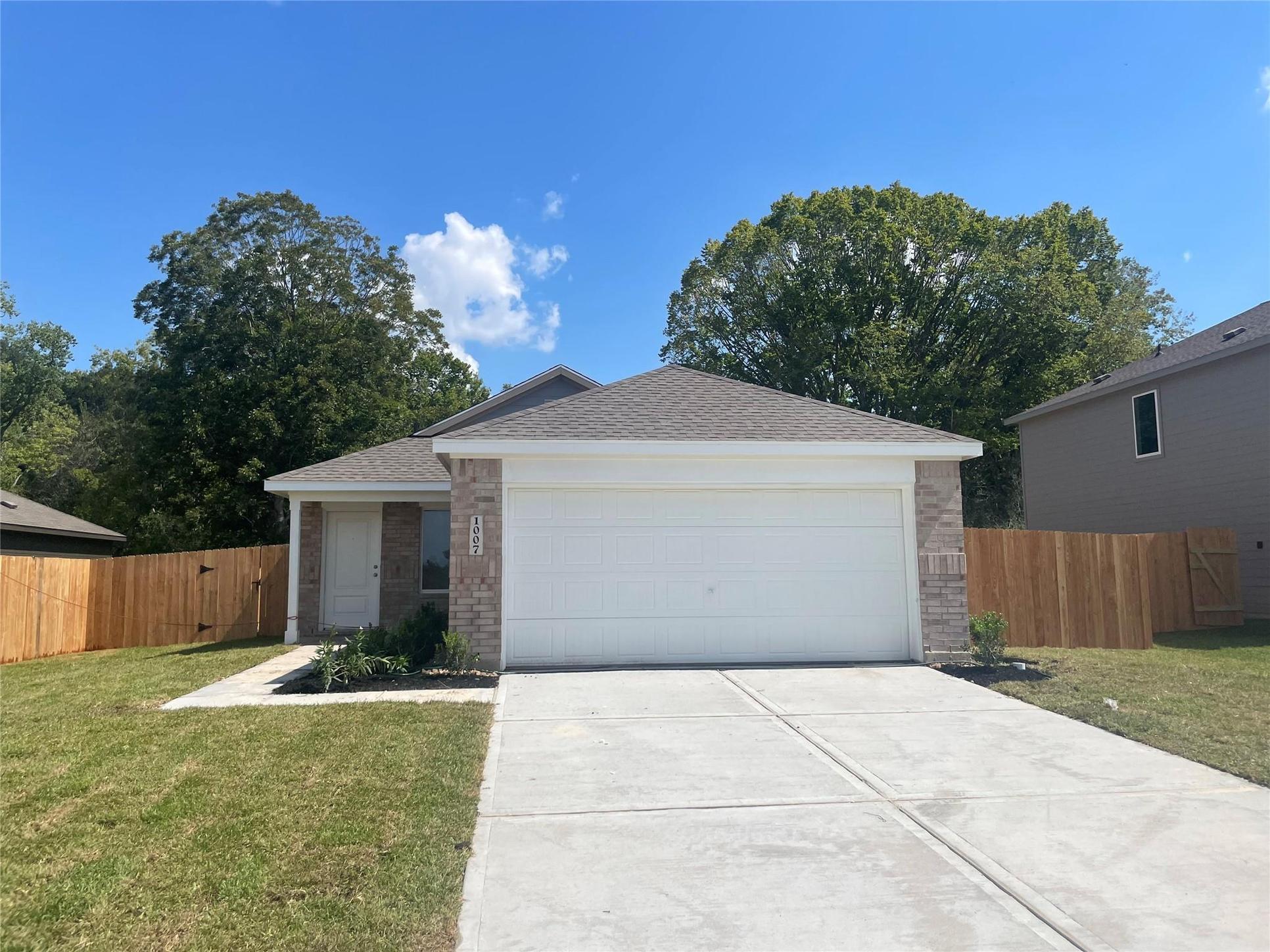 Exterior:1007 Valiant Park