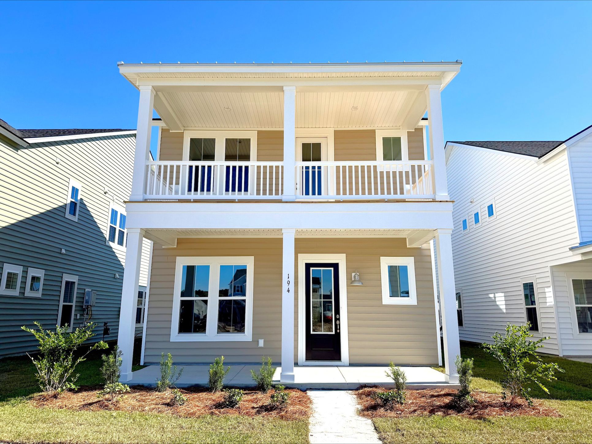 Exterior:processed 2 A D4 F E03 2 B9 A 4521 B967 7 F5 D12 C24245
