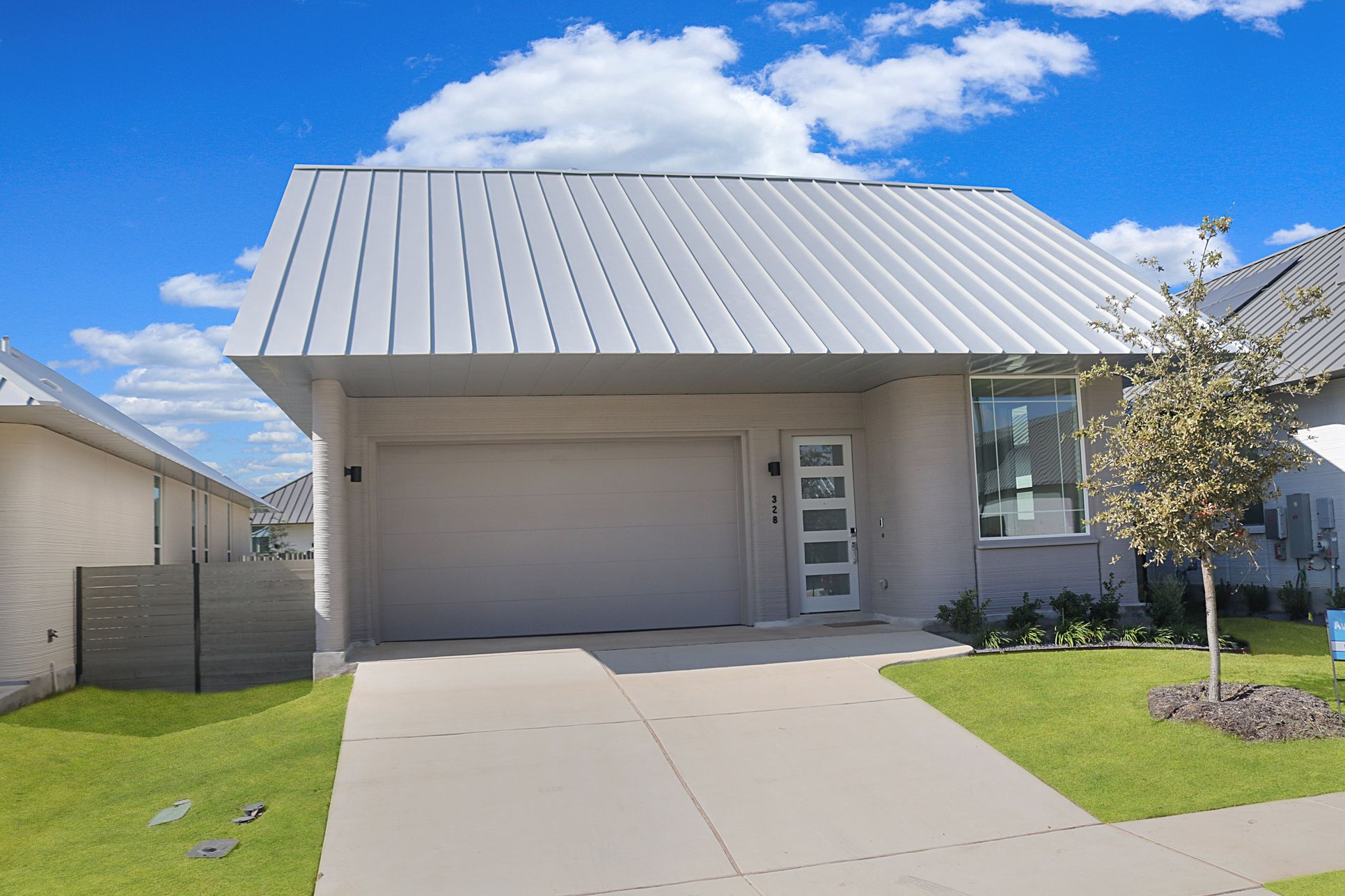 Exterior:328 Blue Blaze
