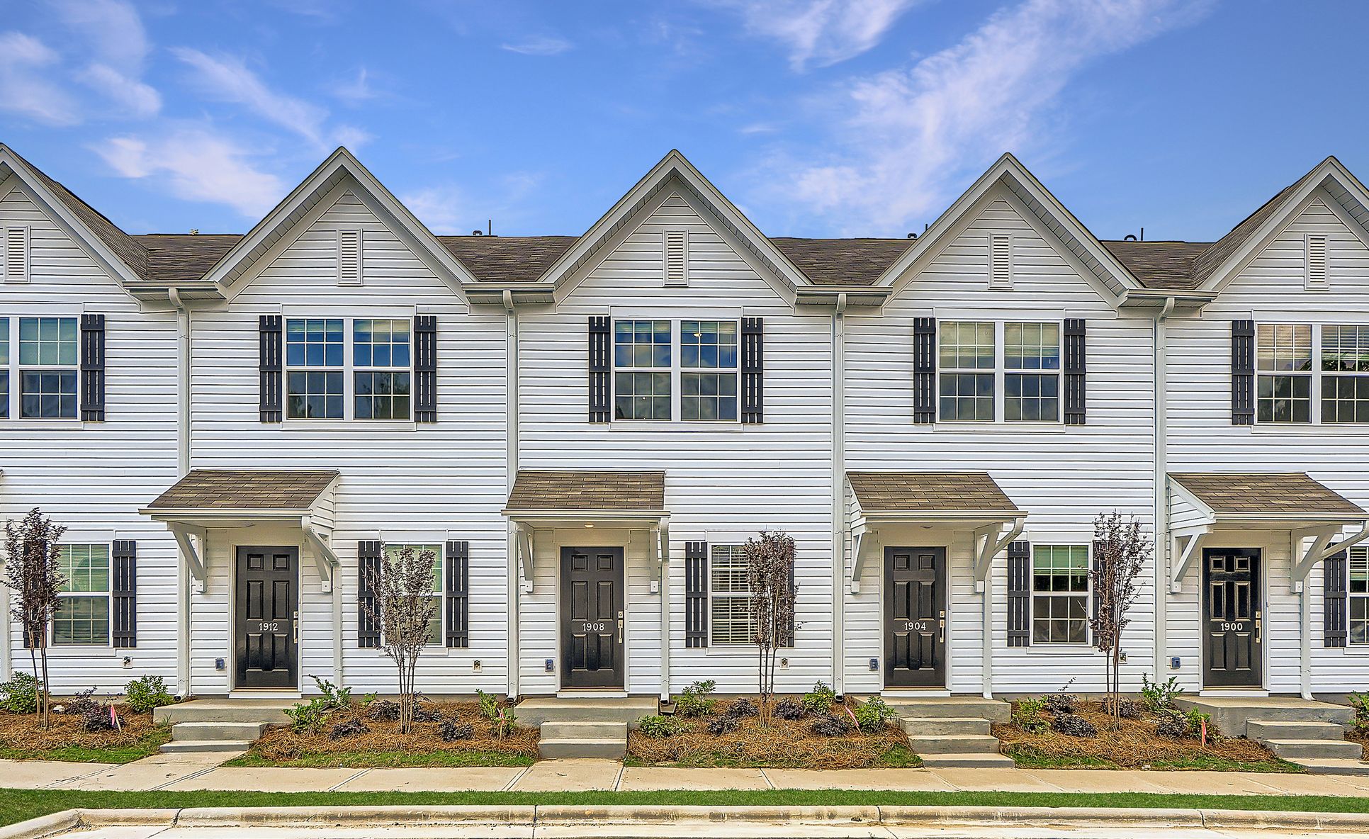 Exterior:1908 Autumn Mist Drive Print Quality 001 01 Exterior Front Edit