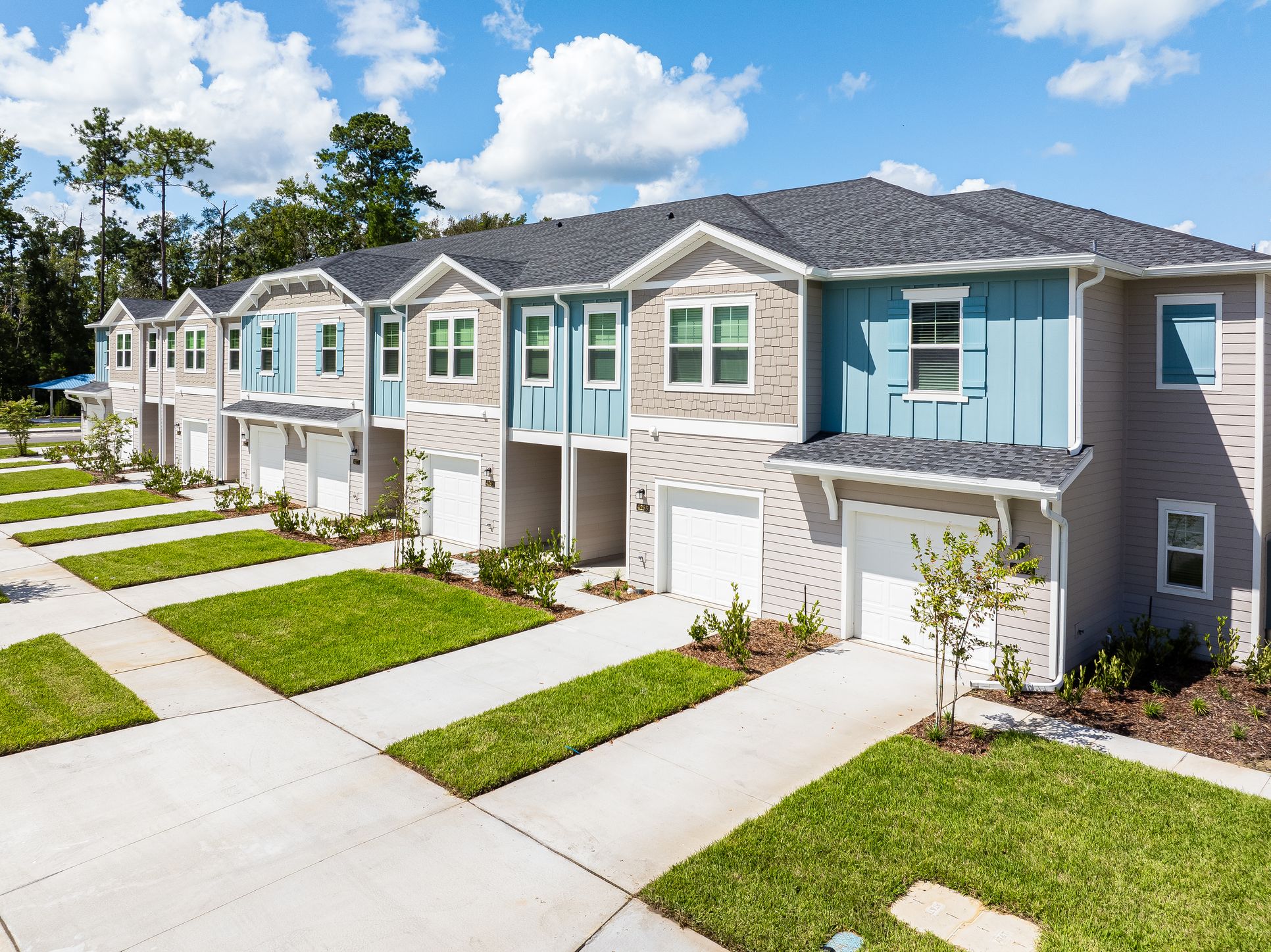 Exterior:Longbay Townhomes Streetscape 03