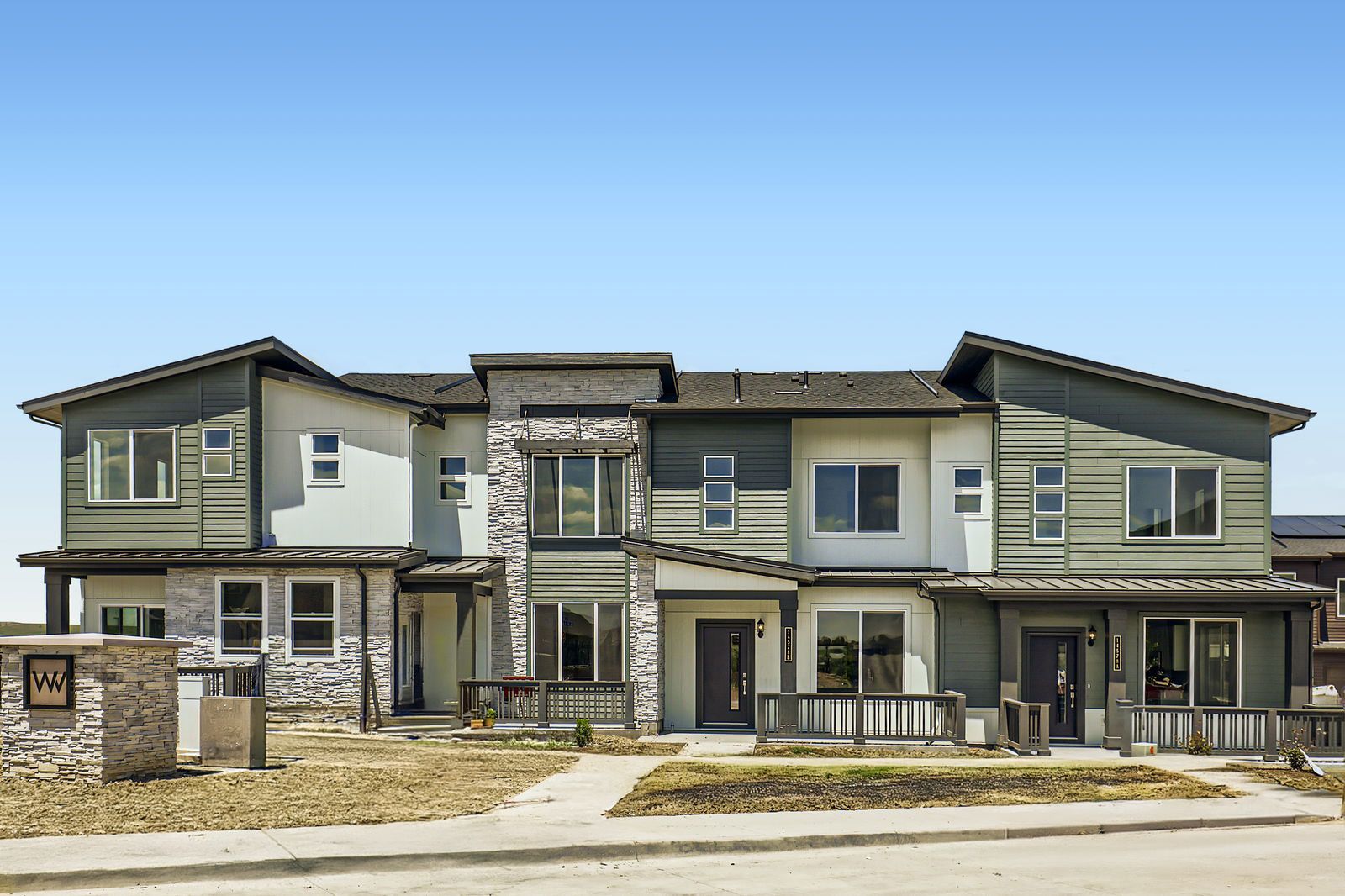 Exterior:14578 W 90th Ln Unit B Exterior Front