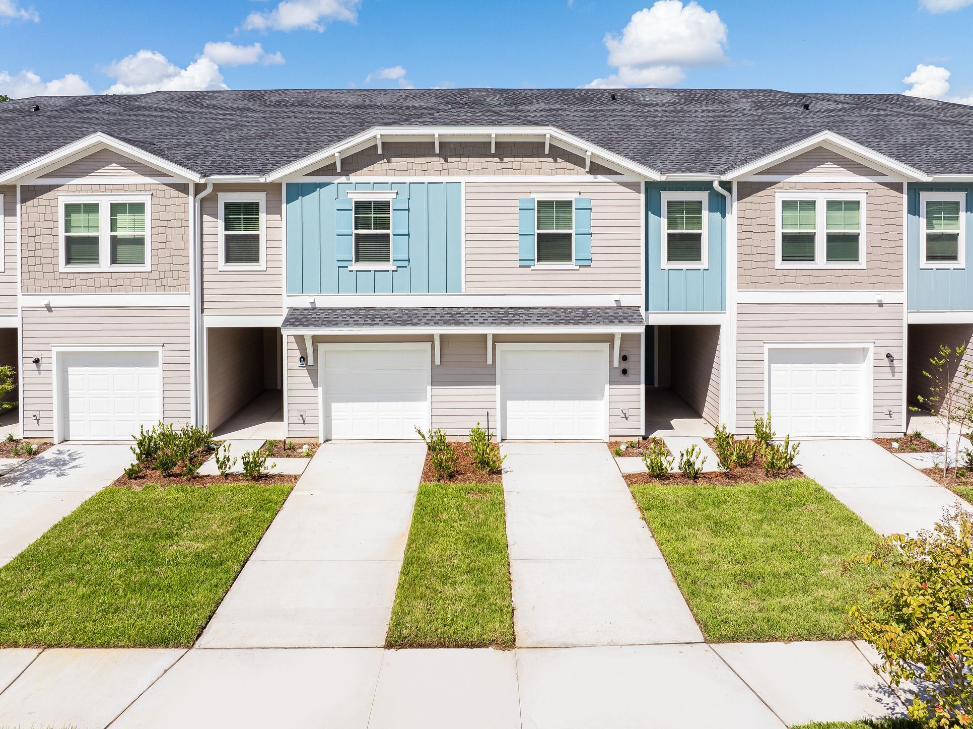Exterior:Longbay Townhomes Streetscape 04 2
