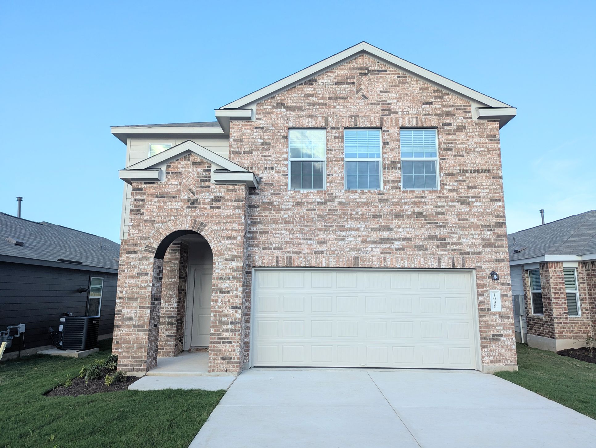 Exterior:PXL 20250627 235310833