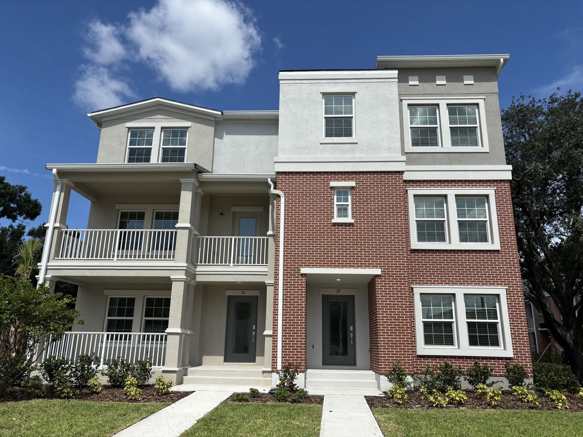 Exterior:Man Flagler W011