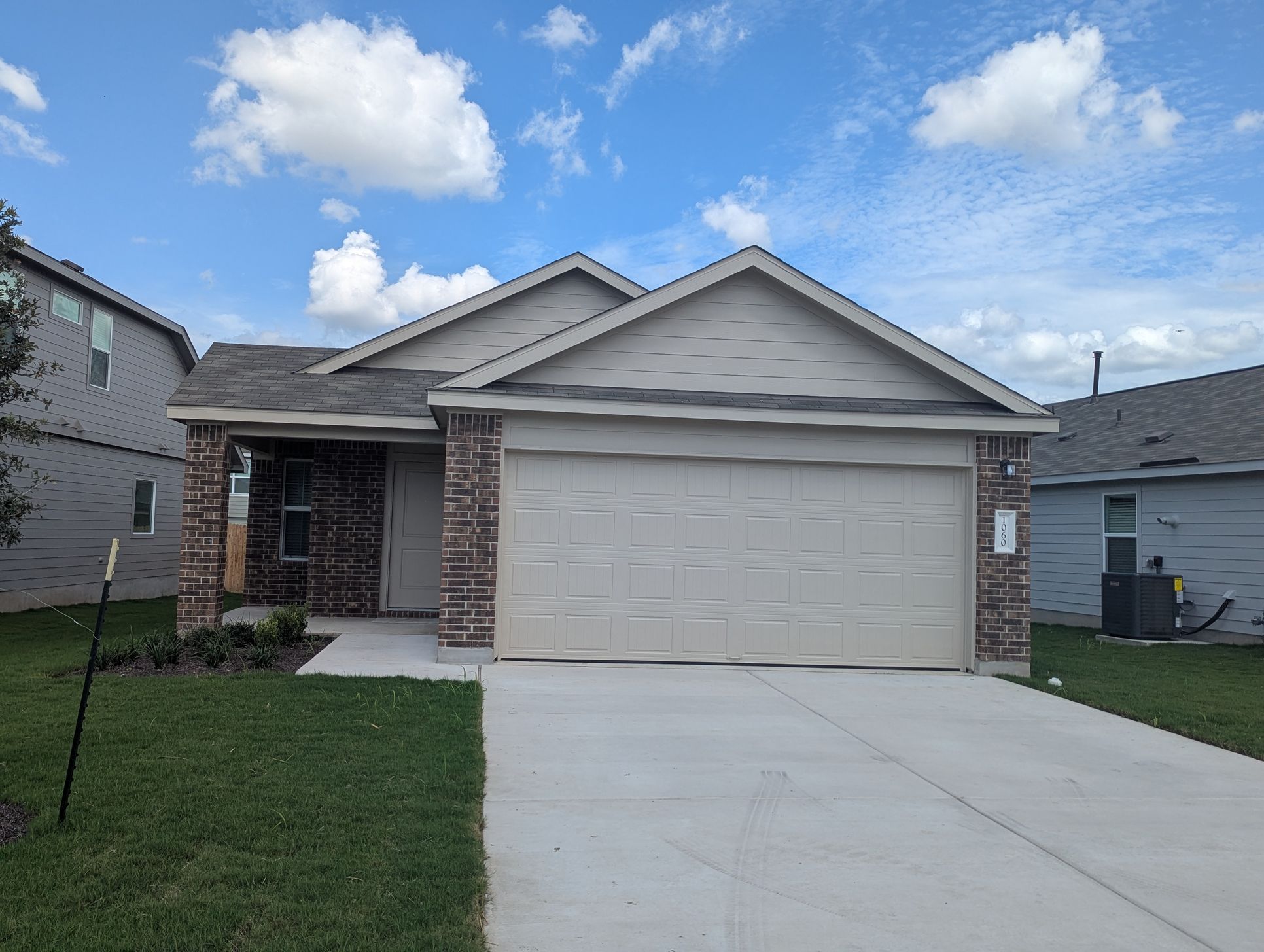 Exterior:PXL 20250718 205810629